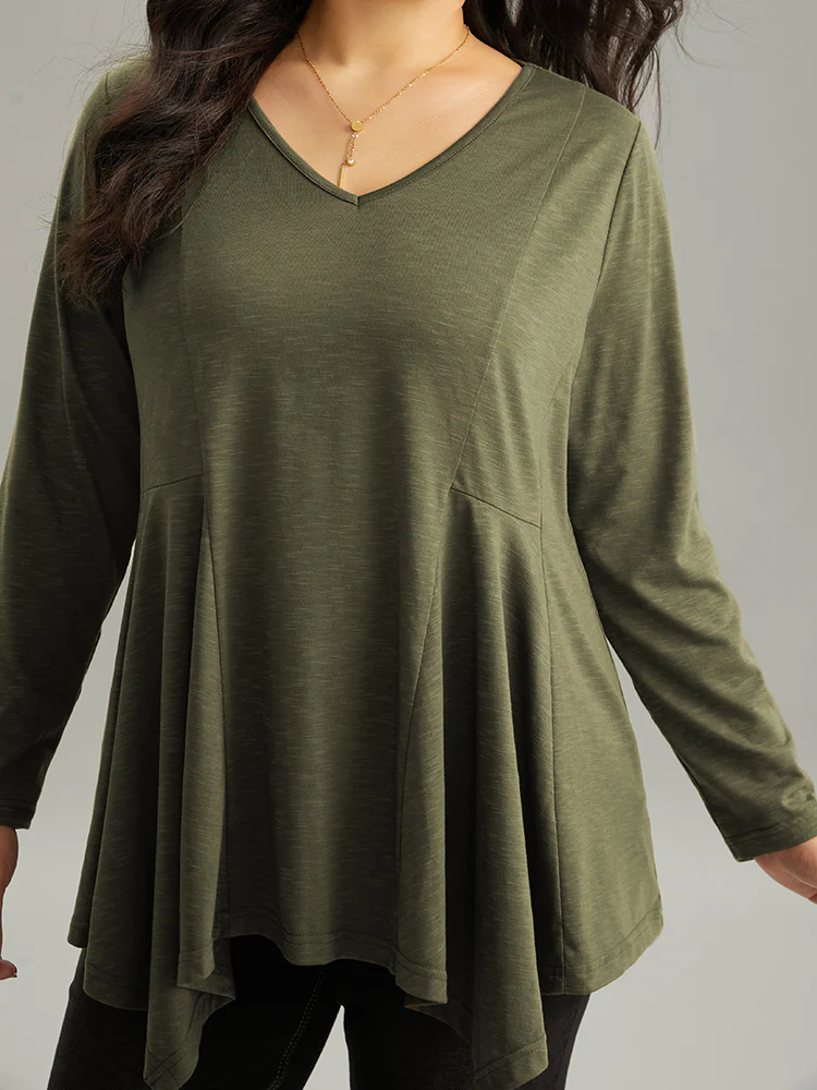Solid V Neck Hanky Hem T-shirt - Image 4