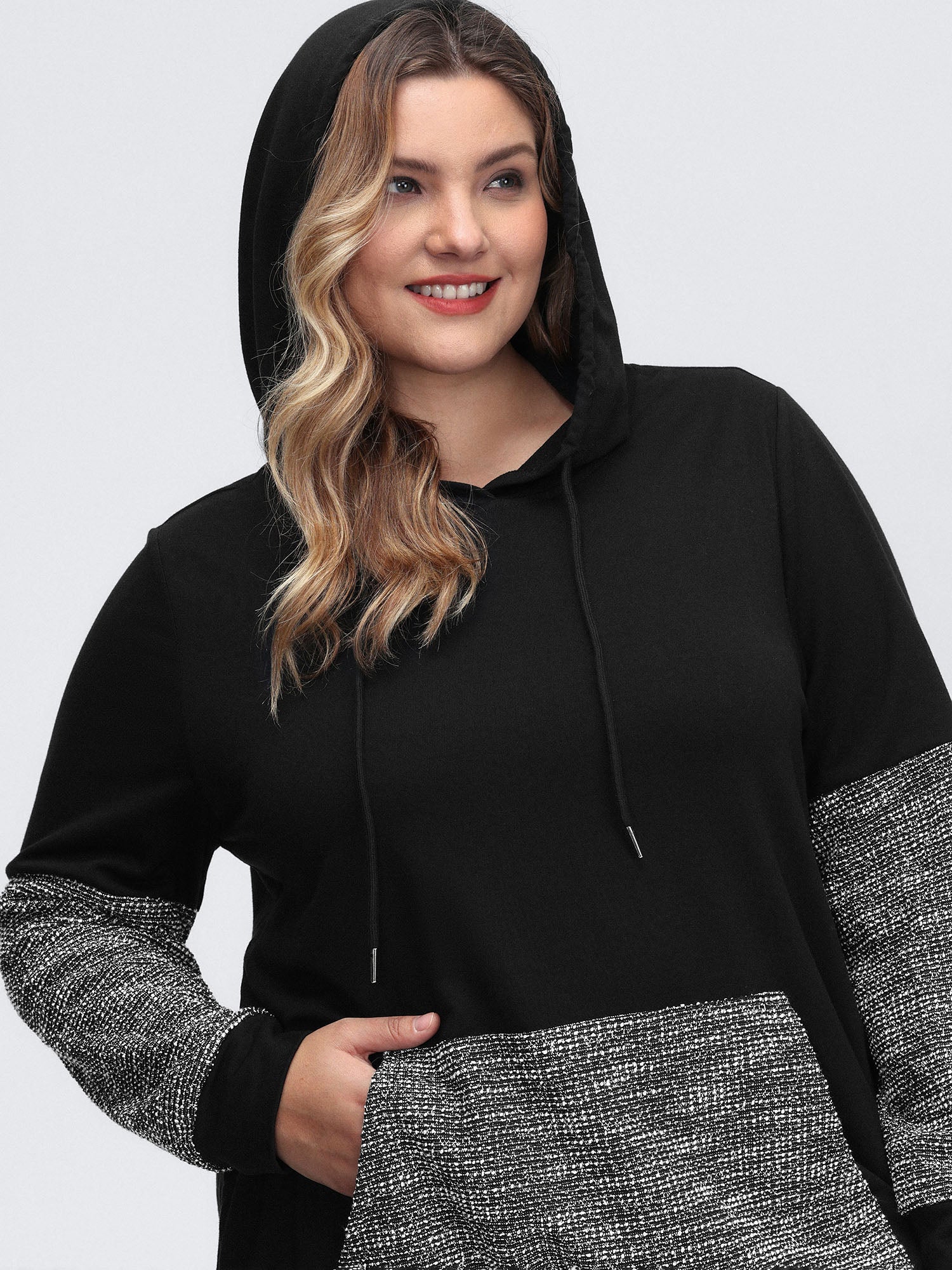 Spliced Color Contrast Textured Hoodie - Image 2