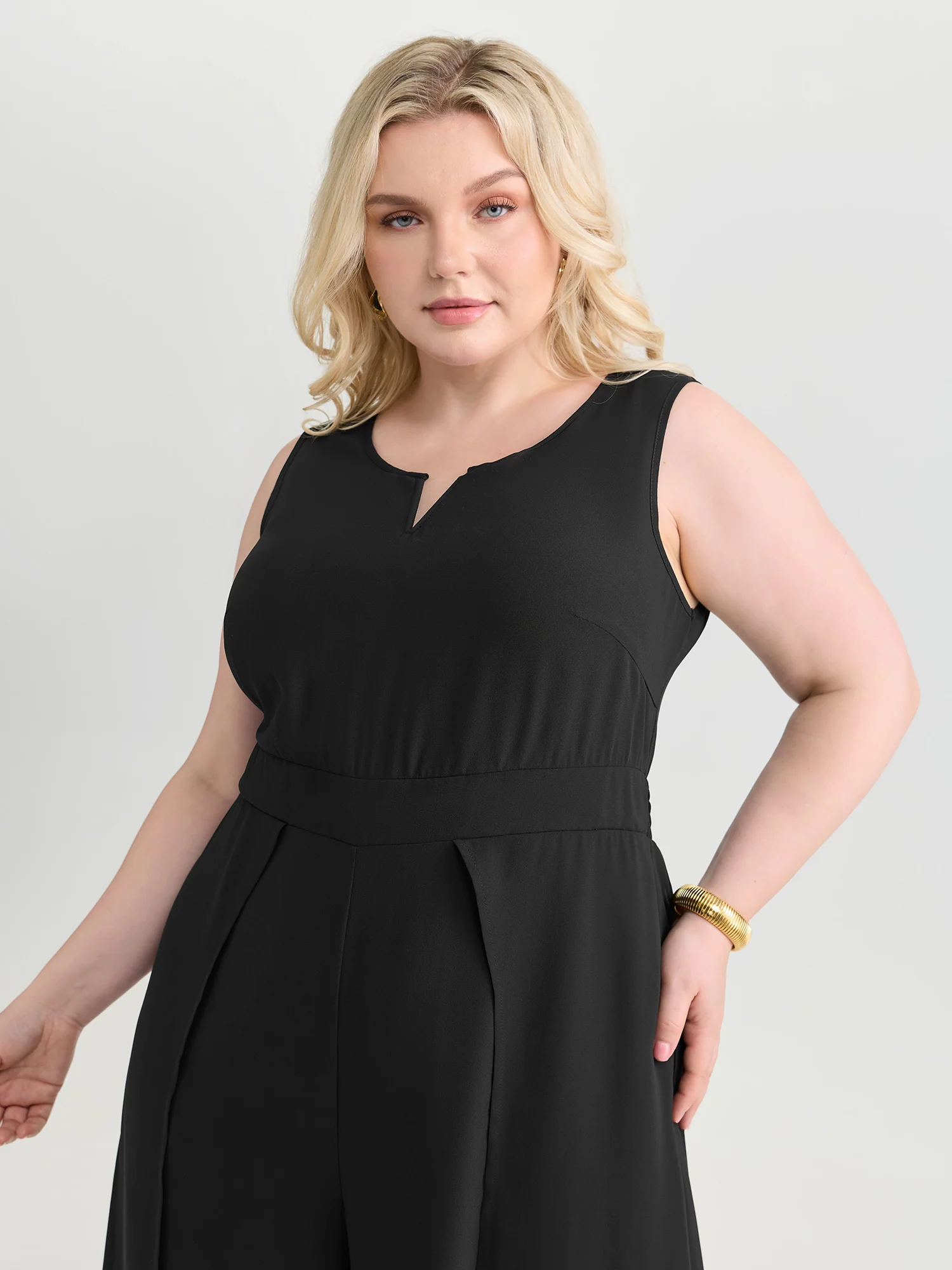 Split Neckline Curvy Hem Plain Jumpsuit - Image 2