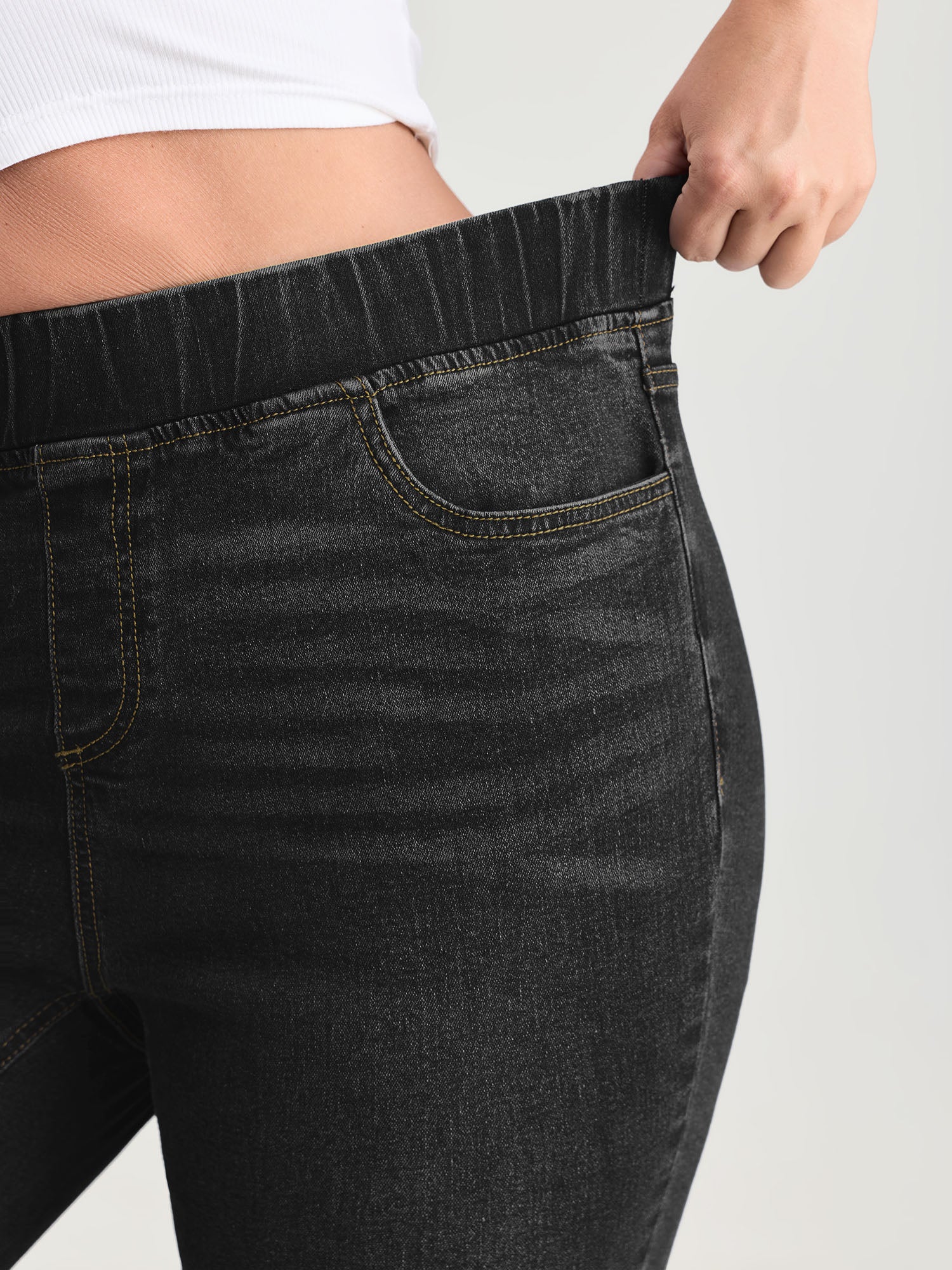 Pull-On Stretchy Waist Skinny-Fit Capri Jeans - Image 17