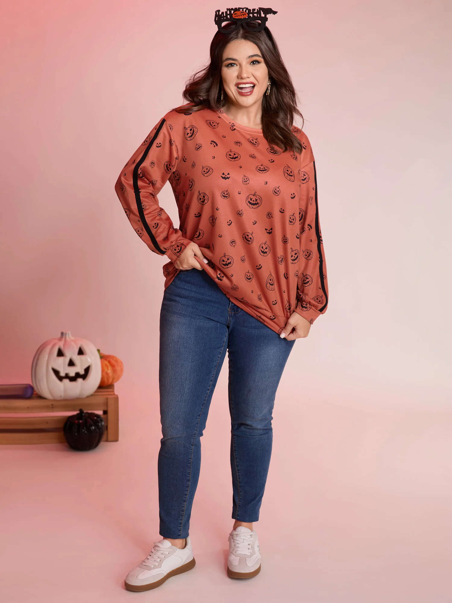 Spooky Halloween Print Relaxed Fit Sweatshirt - Image 3