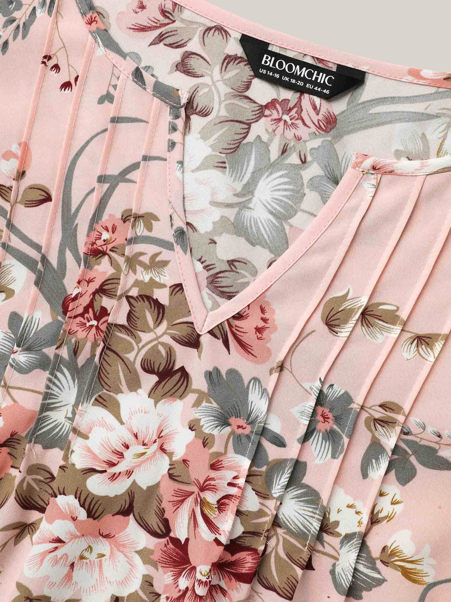 Spring Pattern Neck Cut-Out Pleated Shirt - Image 5