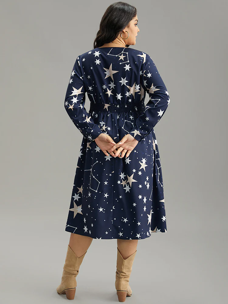 Star Geometric Shirred Pocket Dress - Image 3