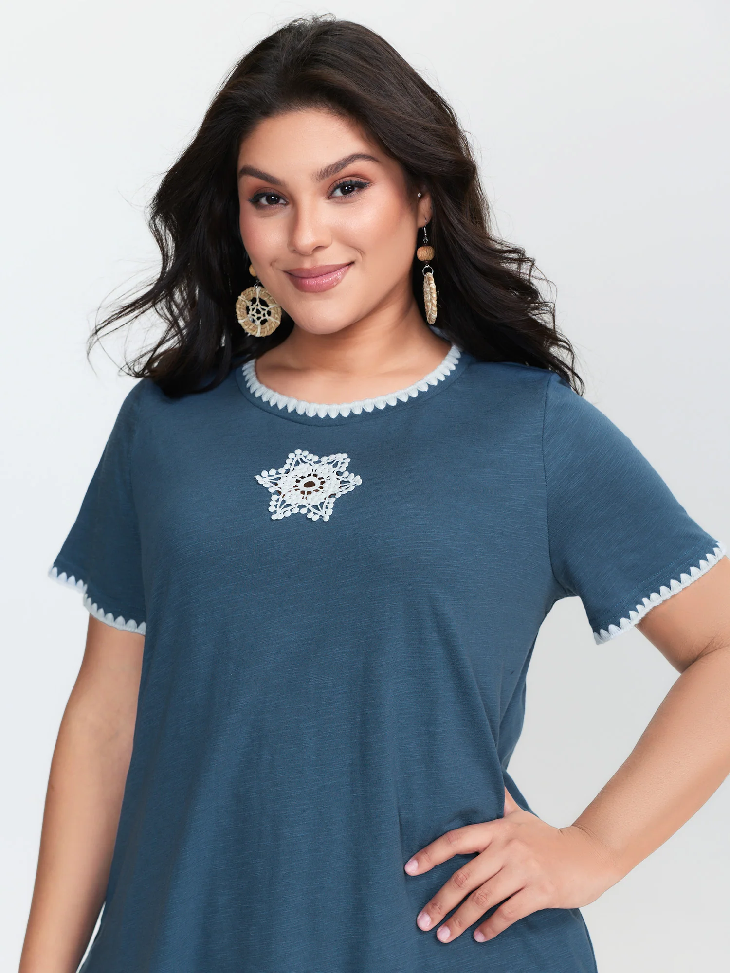 Star Motif Cut-Out Round Neck T-Shirt - Image 2