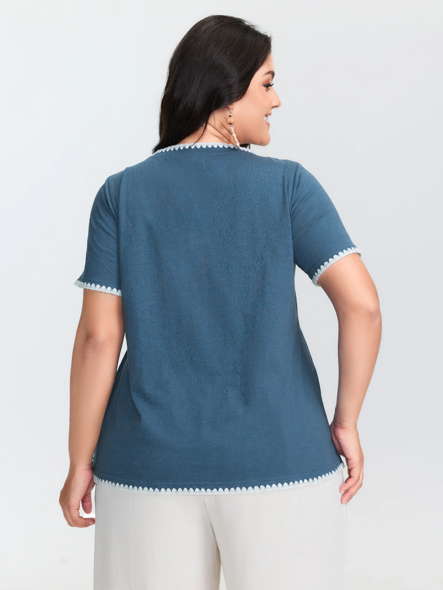 Star Motif Cut-Out Round Neck T-Shirt - Image 4