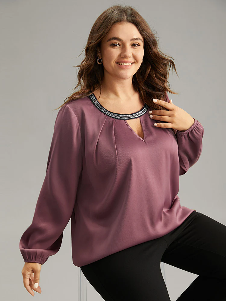 Static-Free Keyhole Pleated Contrast Webbing Blouse - Image 2