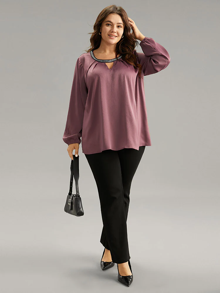 Static-Free Keyhole Pleated Contrast Webbing Blouse - Image 4