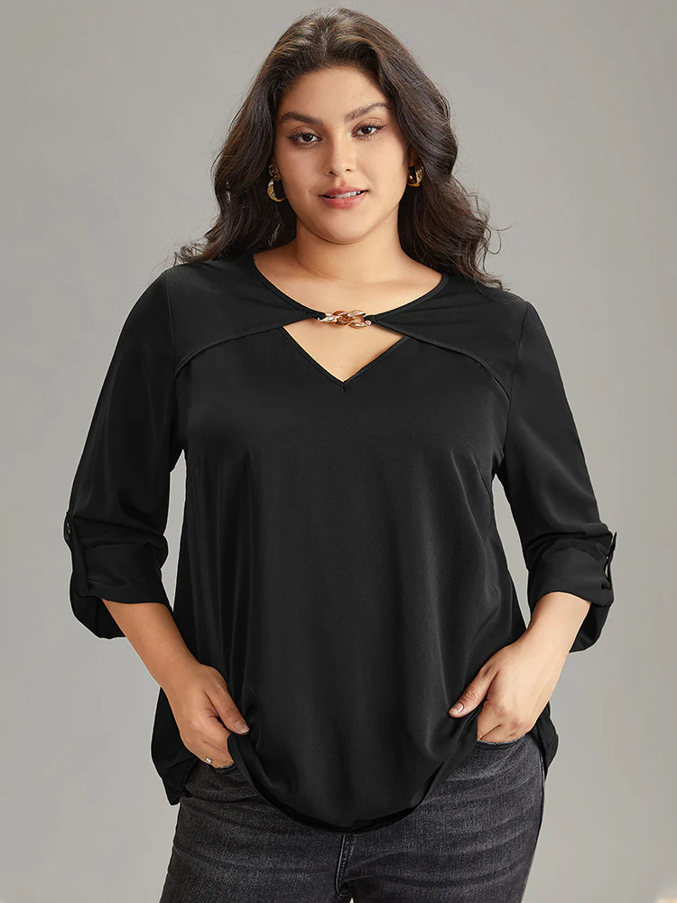 Static-Free Plain Keyhole Chain Detail Blouse - Image 2