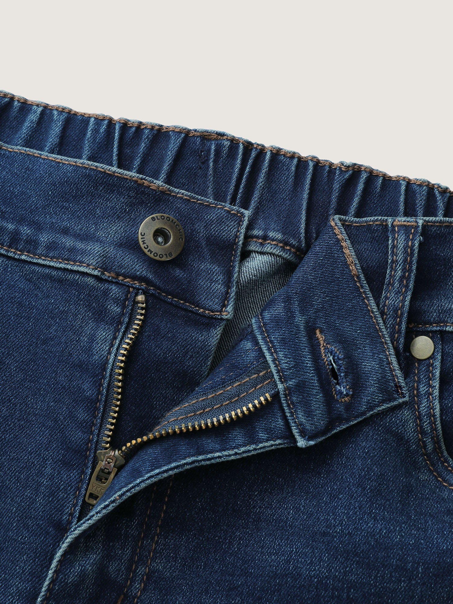 Stretch Frayed Hem Straight-Leg Jeans - Image 8