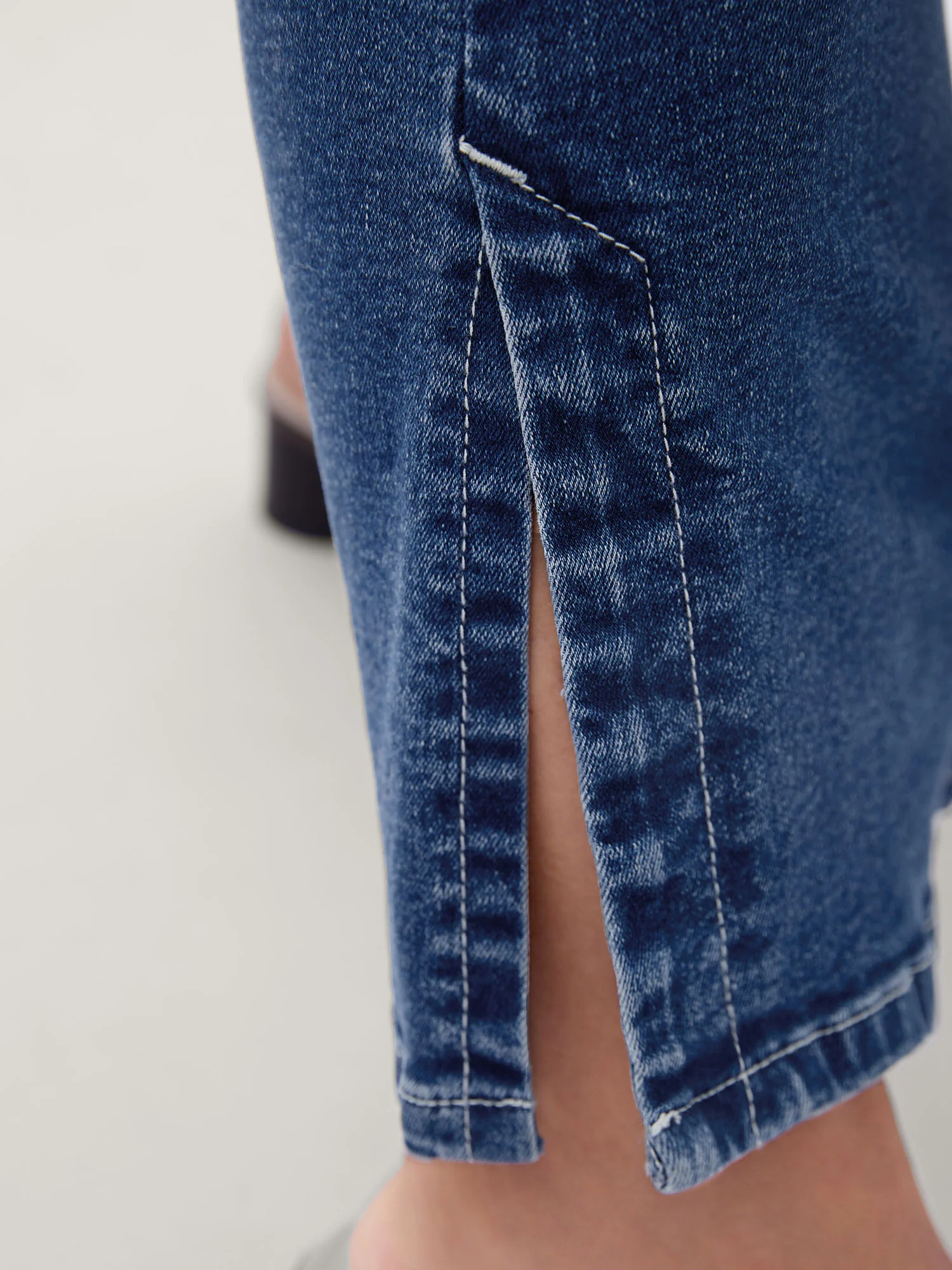 Stretch No-Gap Waist Slit Hem Jeans - Image 5