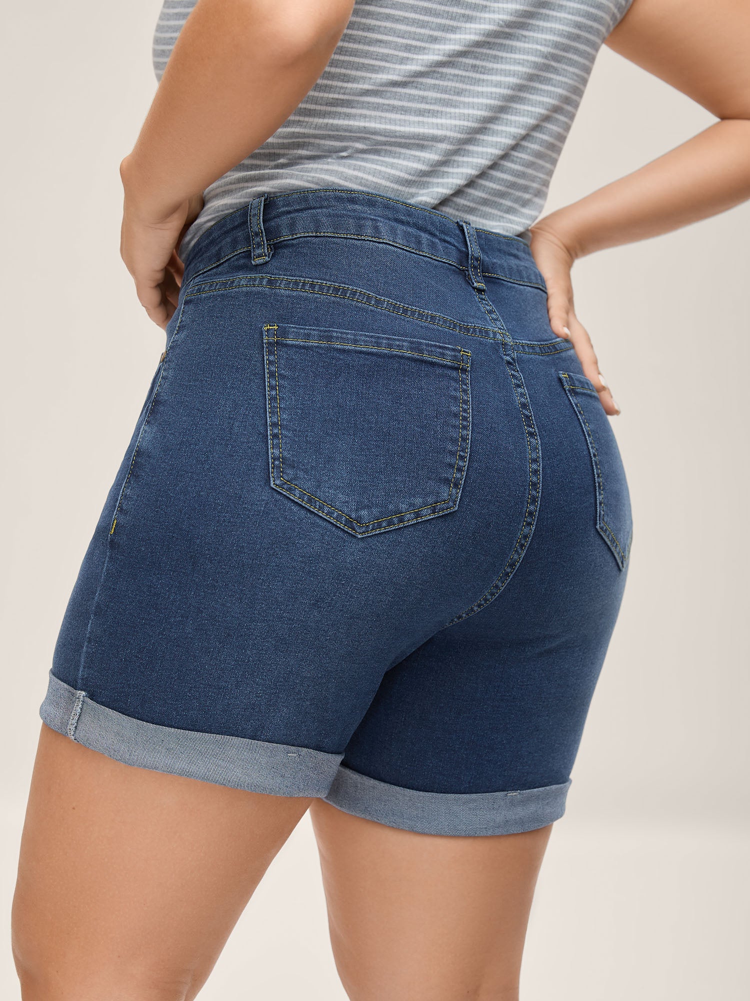 Classic Skinny-Fit Folded Hem Denim Shorts - Image 4