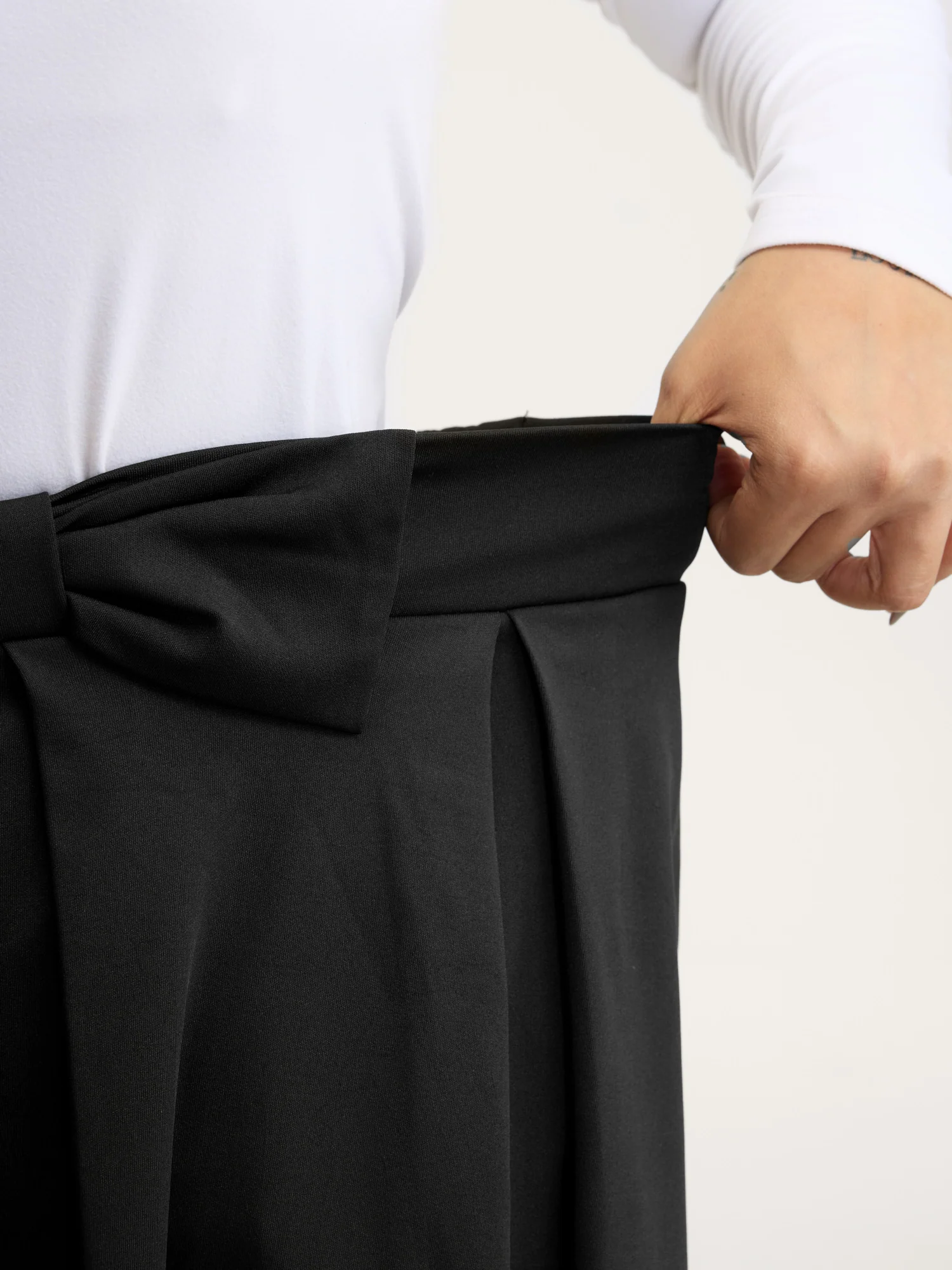 Stretchy Bow Detail Pleated Midi Skirt - Image 4