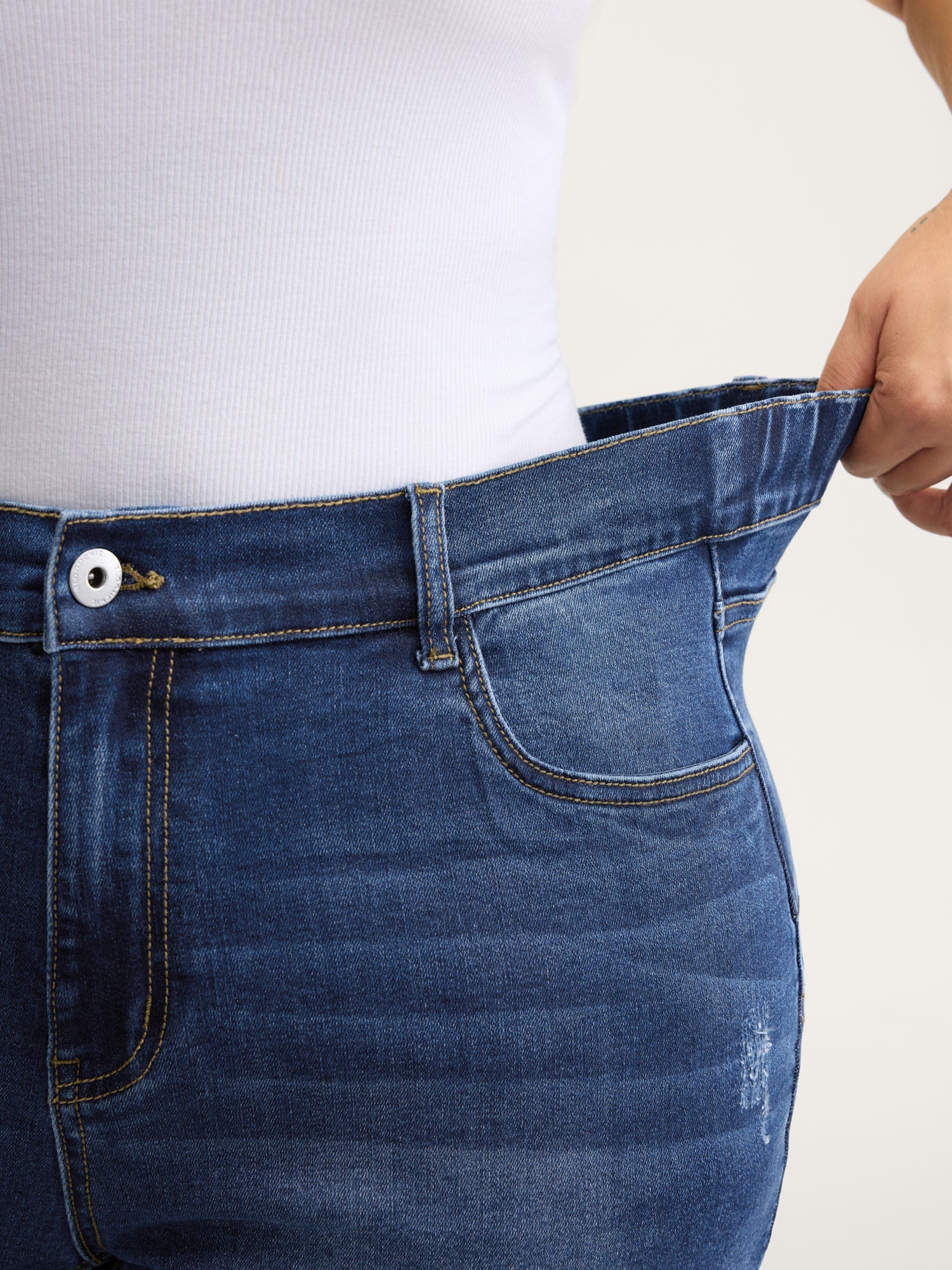 Stretchy Butt-Lifting Rubber Waist Straight-Leg Jeans - Image 4