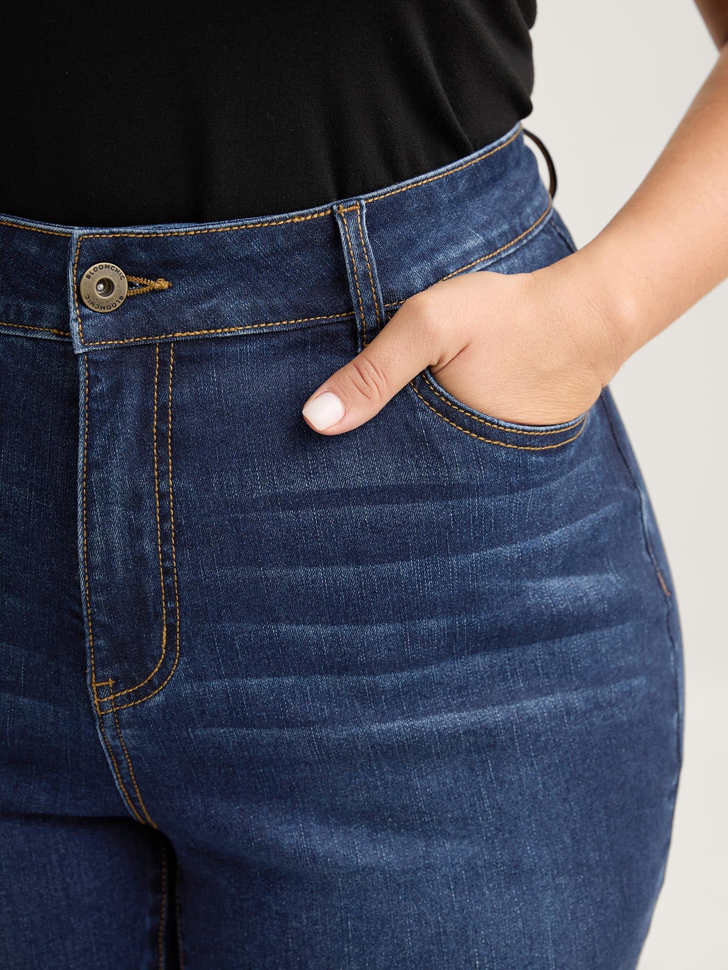 Stretchy Butt-Lifting Skinny-Fit Jeans - Image 3