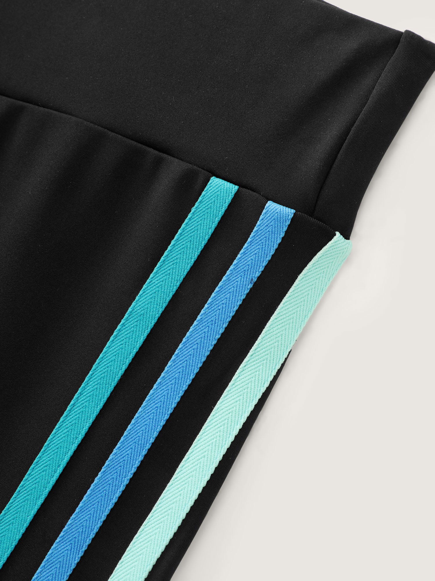 Stretchy Color Contrast Cropped Leggings - Image 7