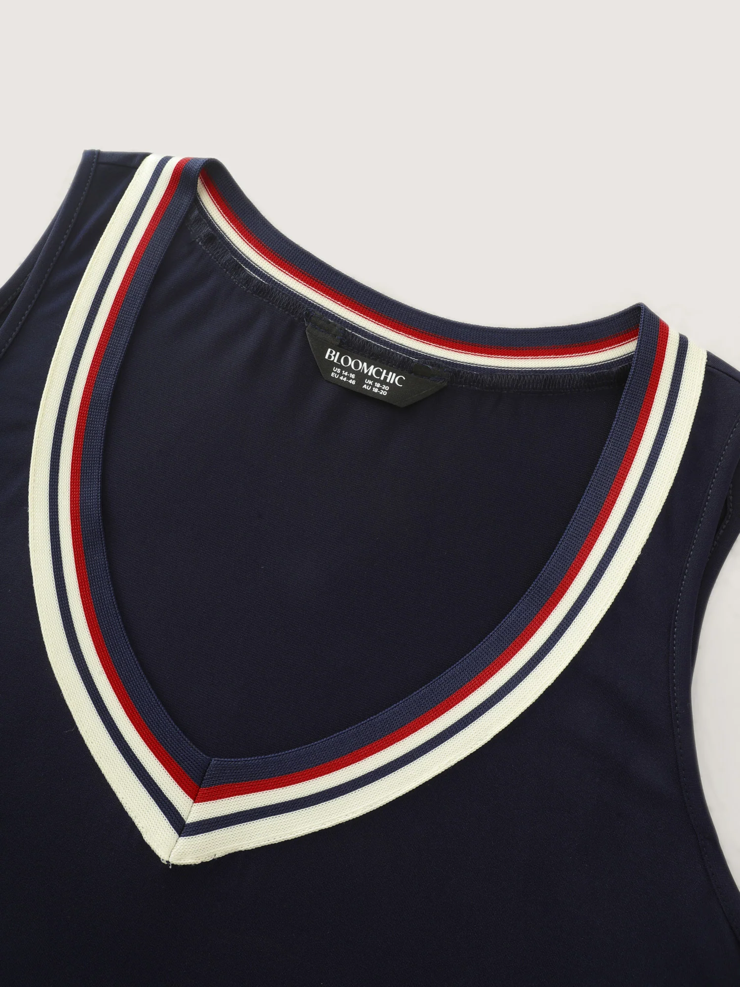 Stretchy Color Contrast Neckline Tank Top - Image 6