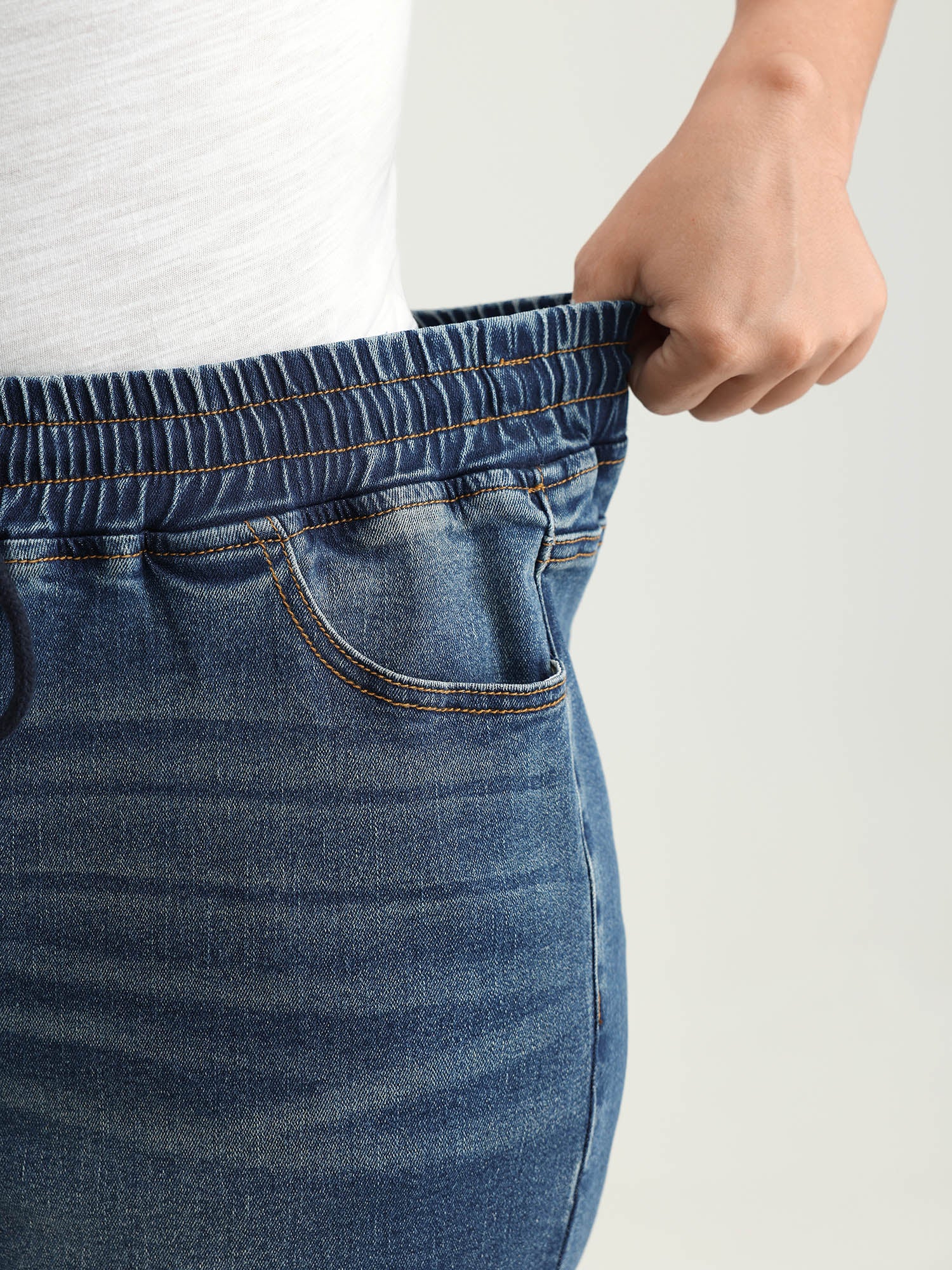 Stretchy Contrast Drawstring Skinny-Fit Denim Shorts - Image 4