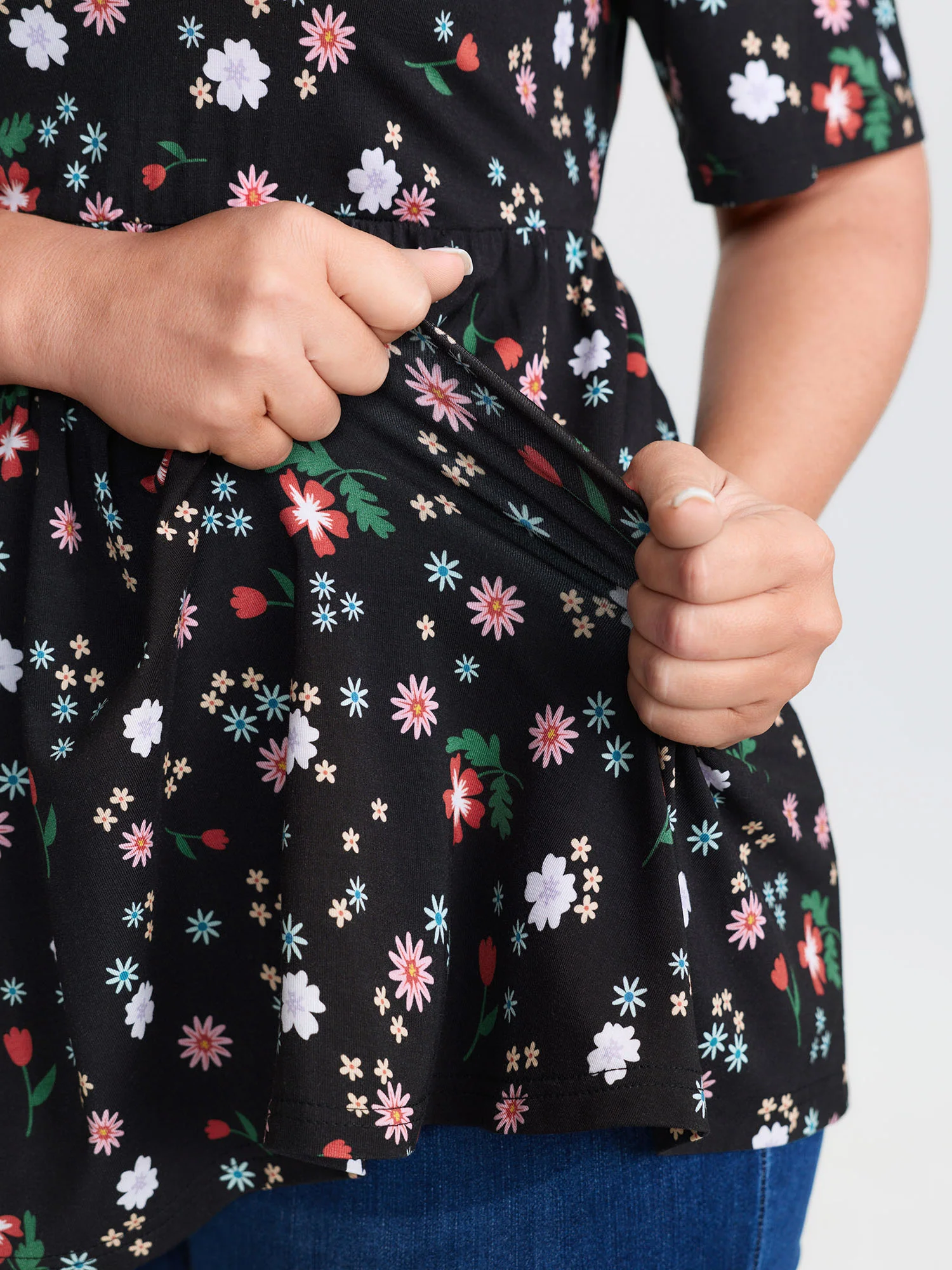 Stretchy Crisscross Back Floral Knit Top - Image 4