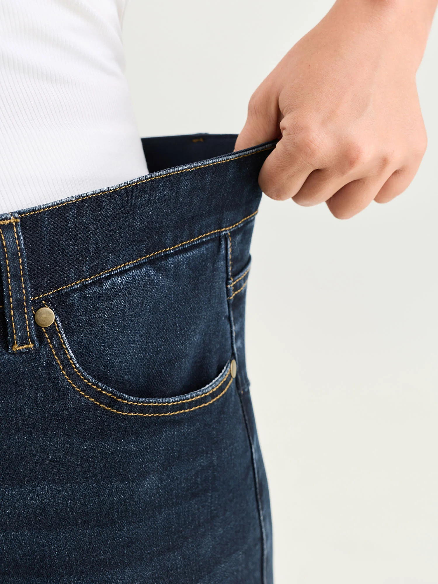 Stretchy Skinny-Fit Capri Jeans - Image 5