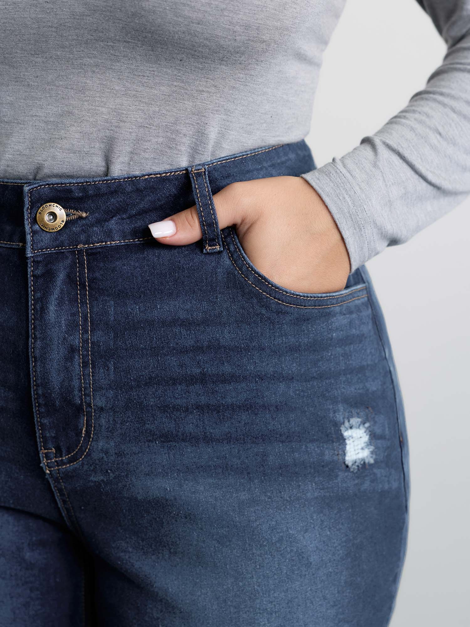 Stretchy Crown Ripped Straight-Leg Jeans - Image 3
