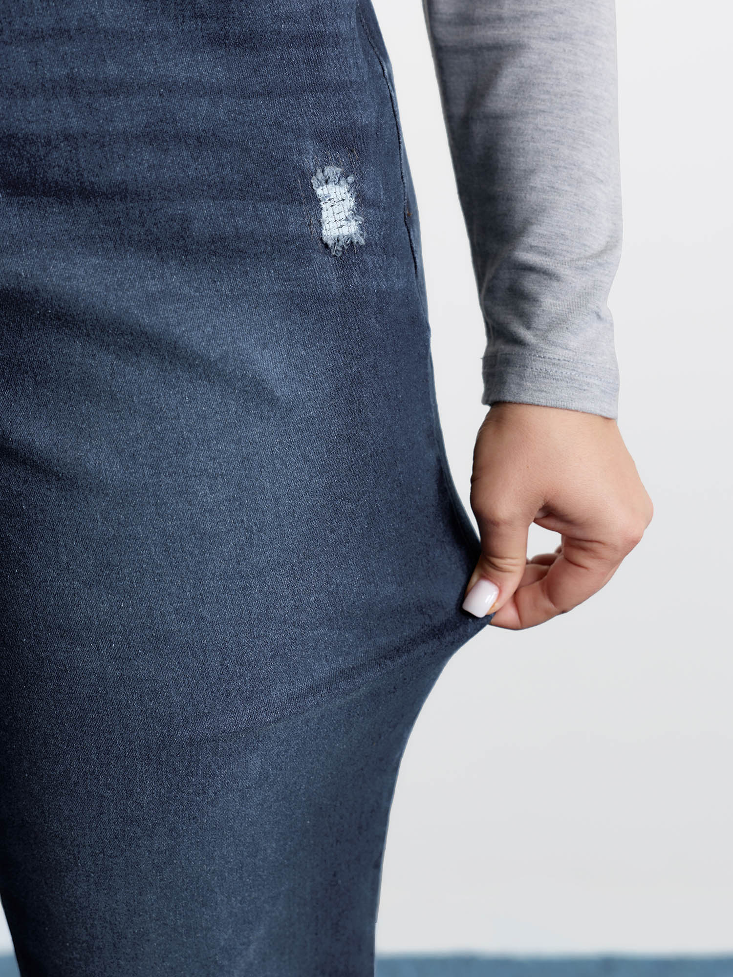 Stretchy Crown Ripped Straight-Leg Jeans - Image 4