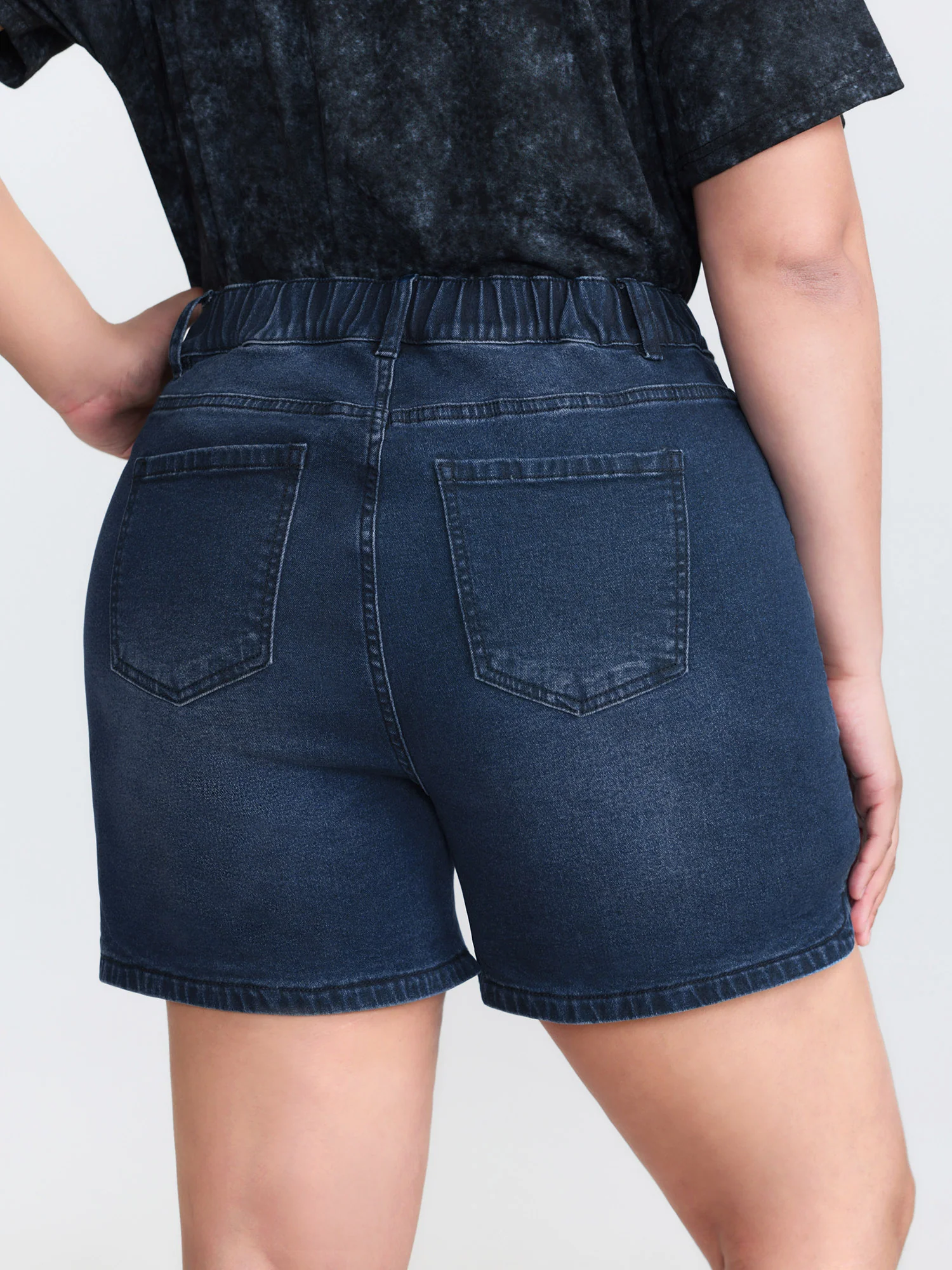 Stretchy Fitted Mid-Rise Denim Shorts - Image 5