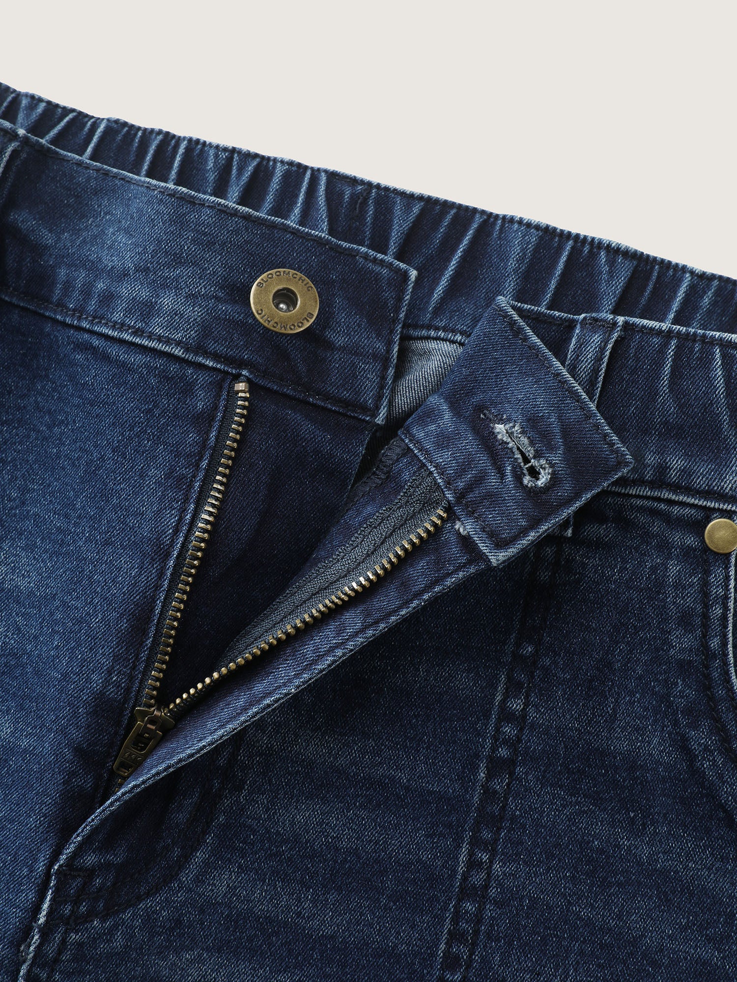 Stretchy Fitted Mid-Rise Denim Shorts - Image 6
