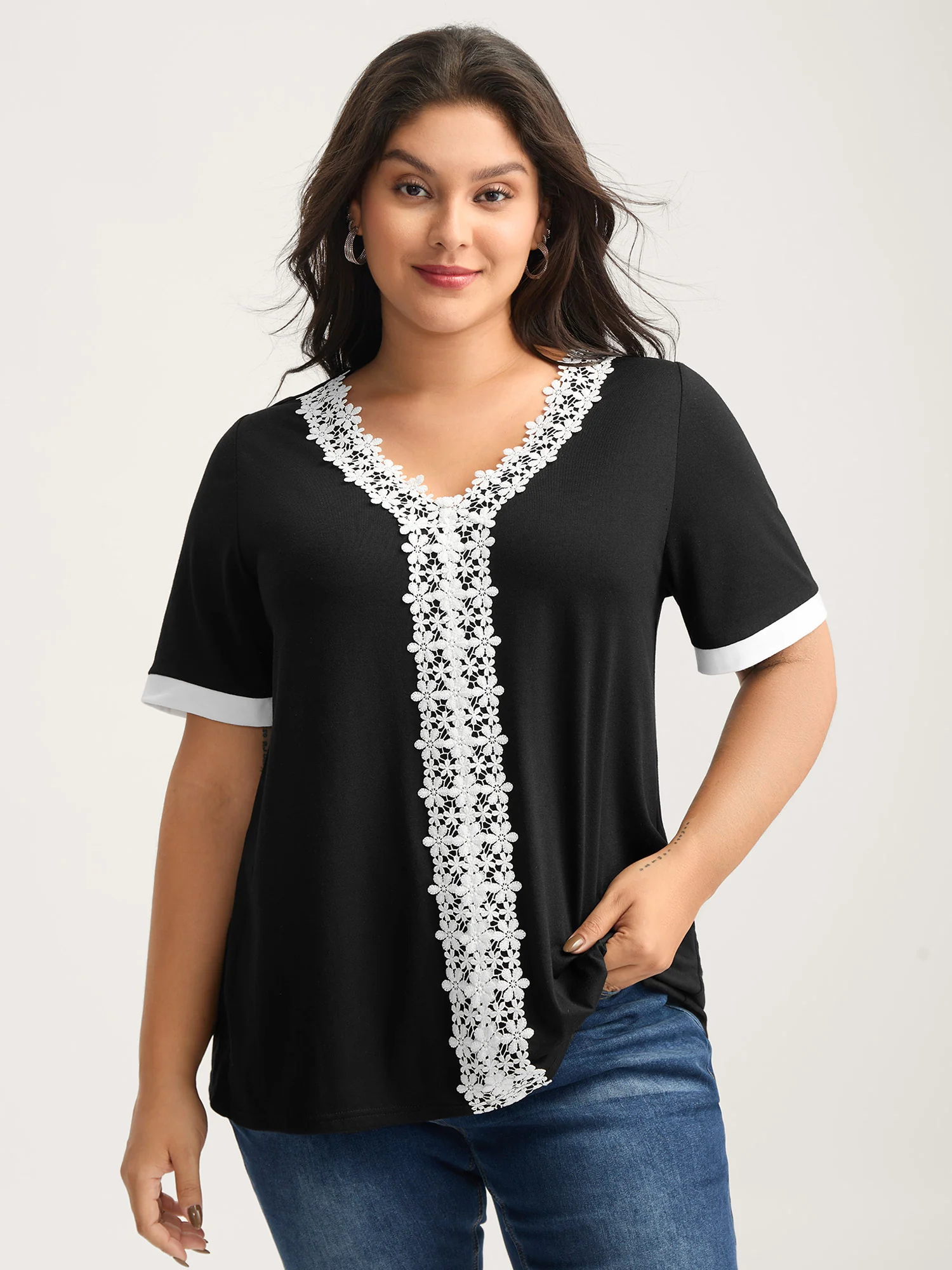 Stretchy Floral Lace Color Contrast T-Shirt - Image 2