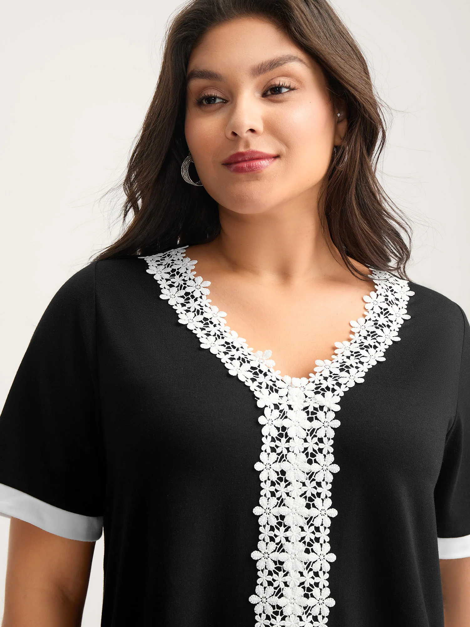 Stretchy Floral Lace Color Contrast T-Shirt - Image 4
