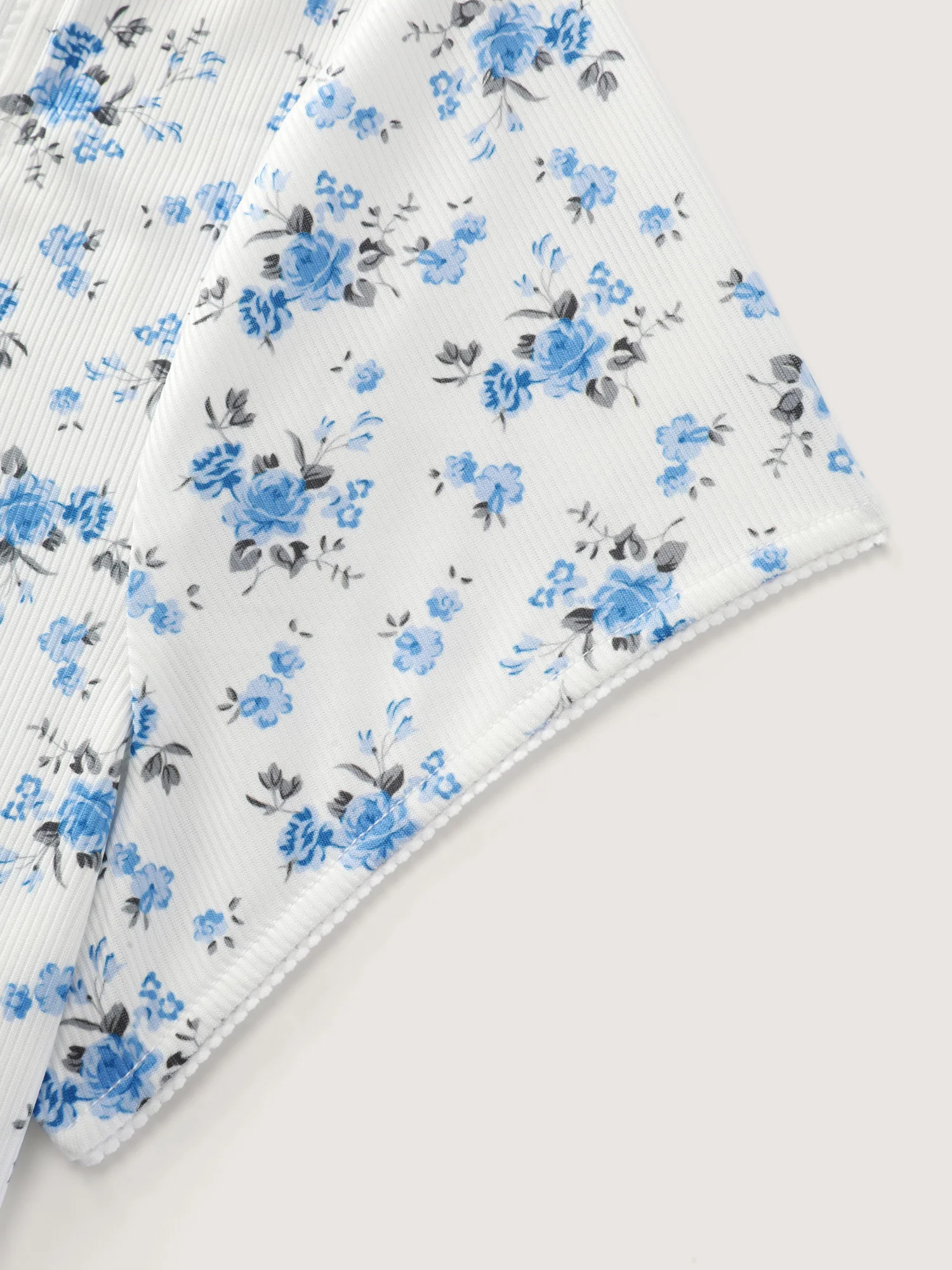 Stretchy Floral Print Curvy Hem T-Shirt - Image 7