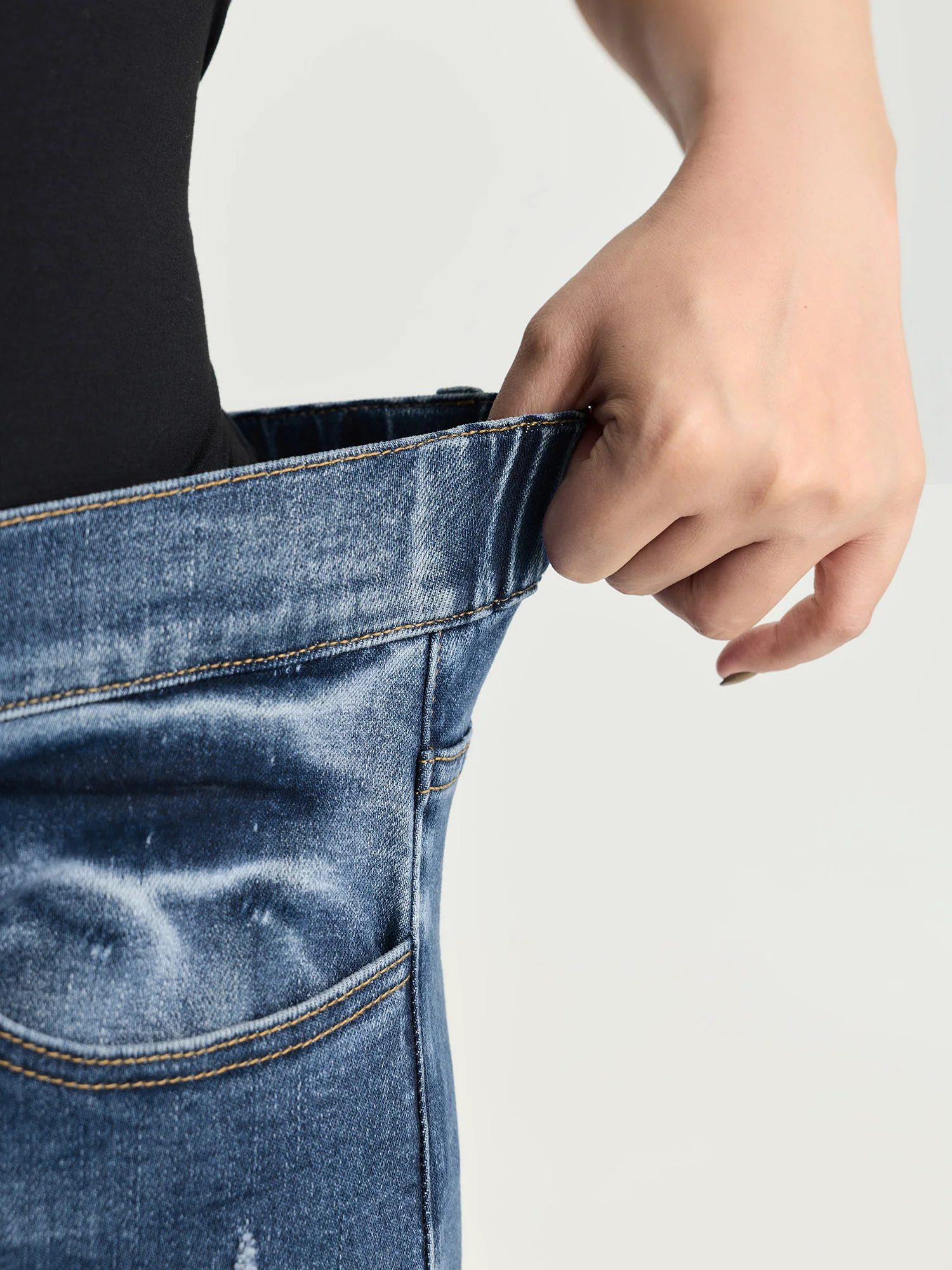 Stretchy Back Elastic Waist Capri Jeans - Image 4
