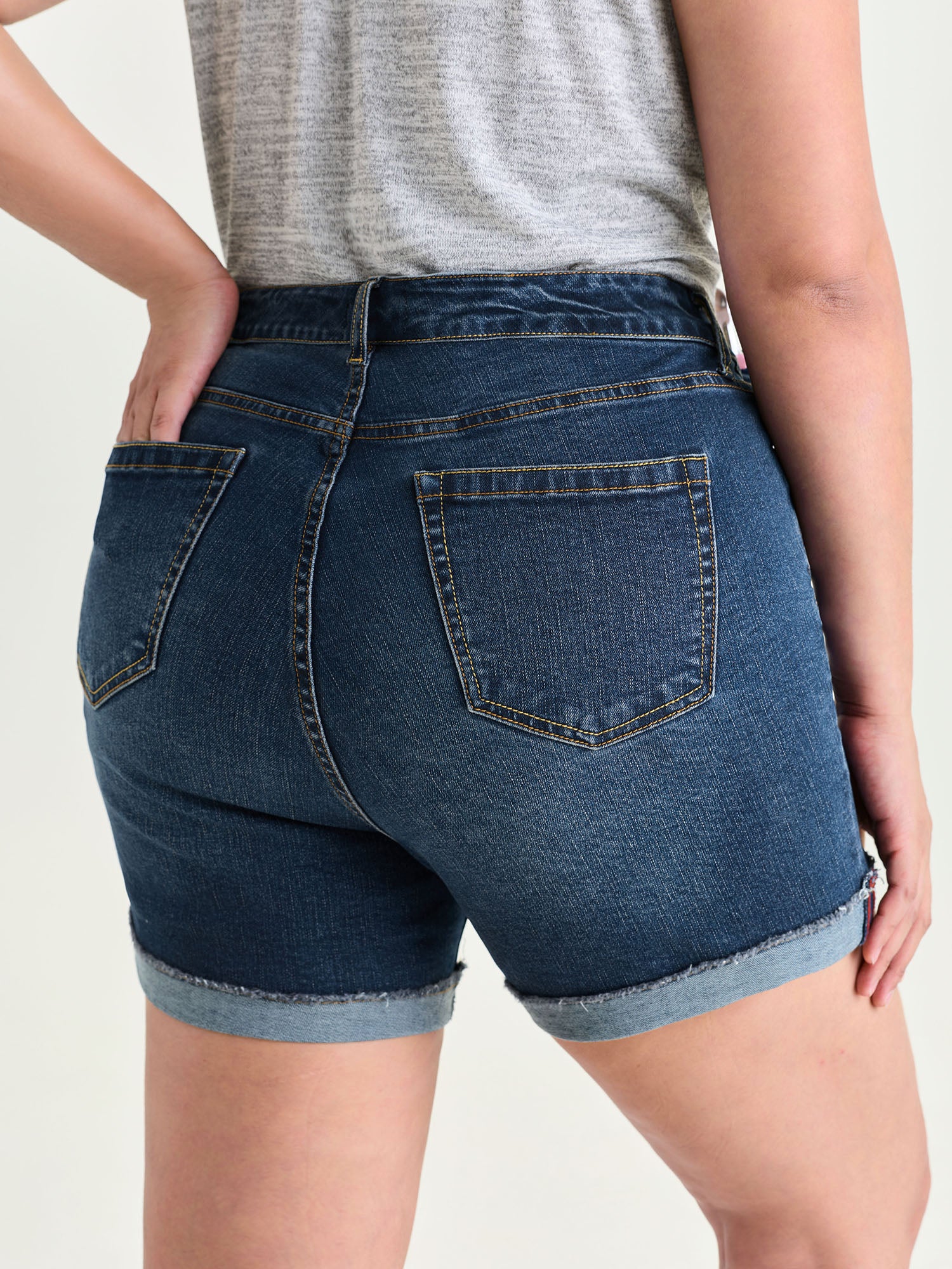 Stretchy Folded Hem Skinny-Fit Denim Shorts - Image 5