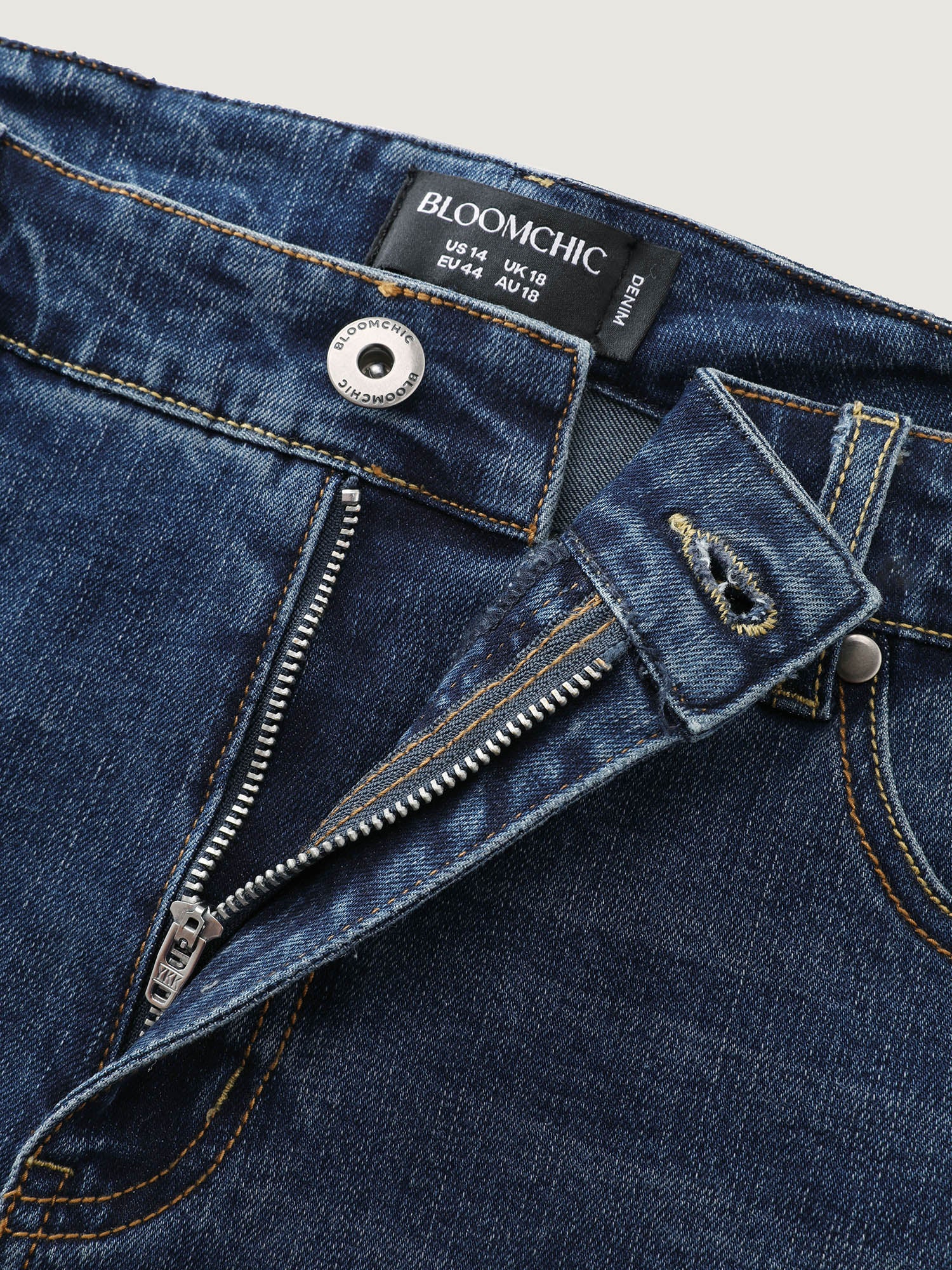 Stretchy Folded Hem Skinny-Fit Denim Shorts - Image 6