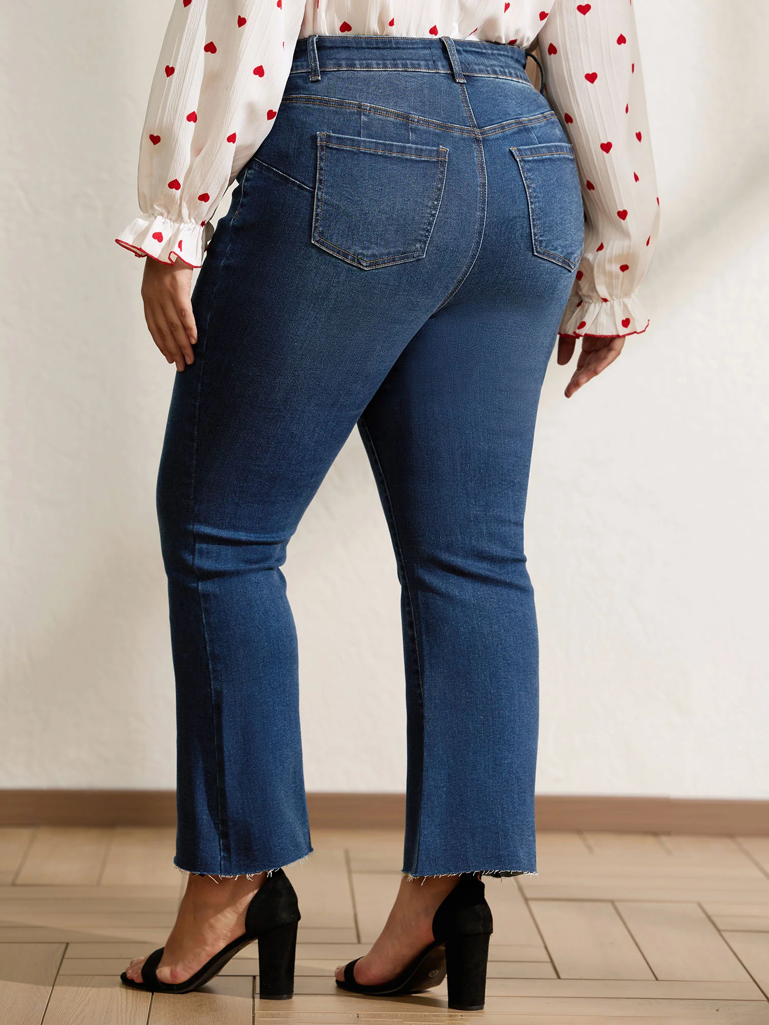 Stretchy Frayed Hem Bootcut Jeans - Image 5