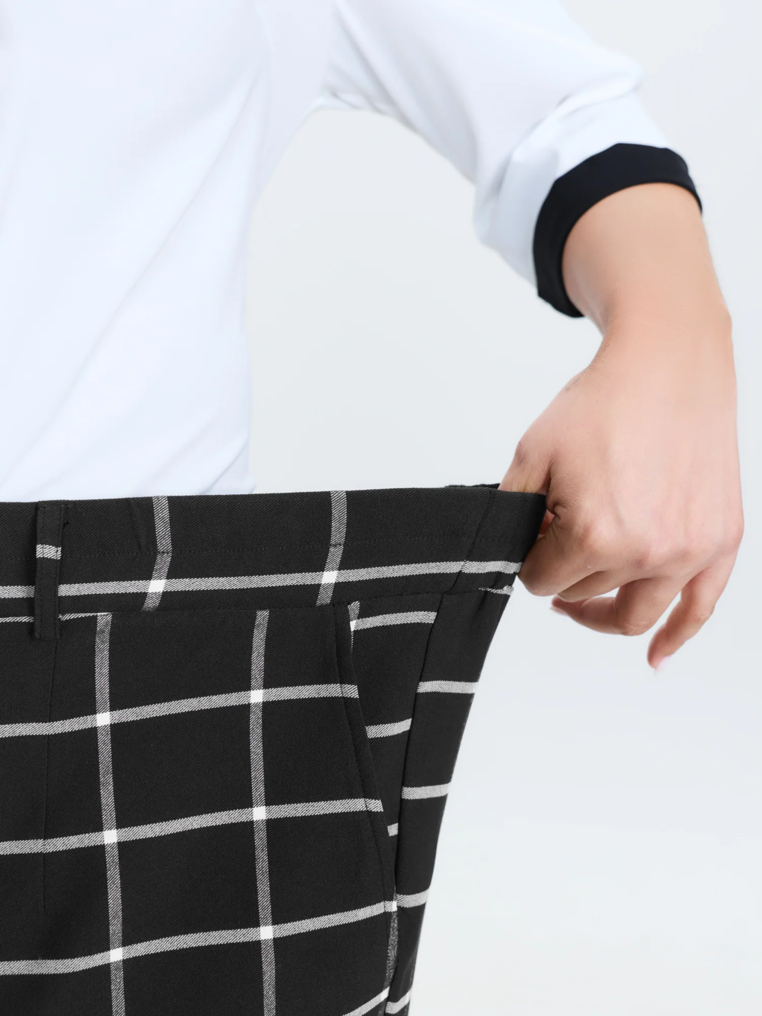 Stretchy Grid Pattern Flared Pants - Image 4