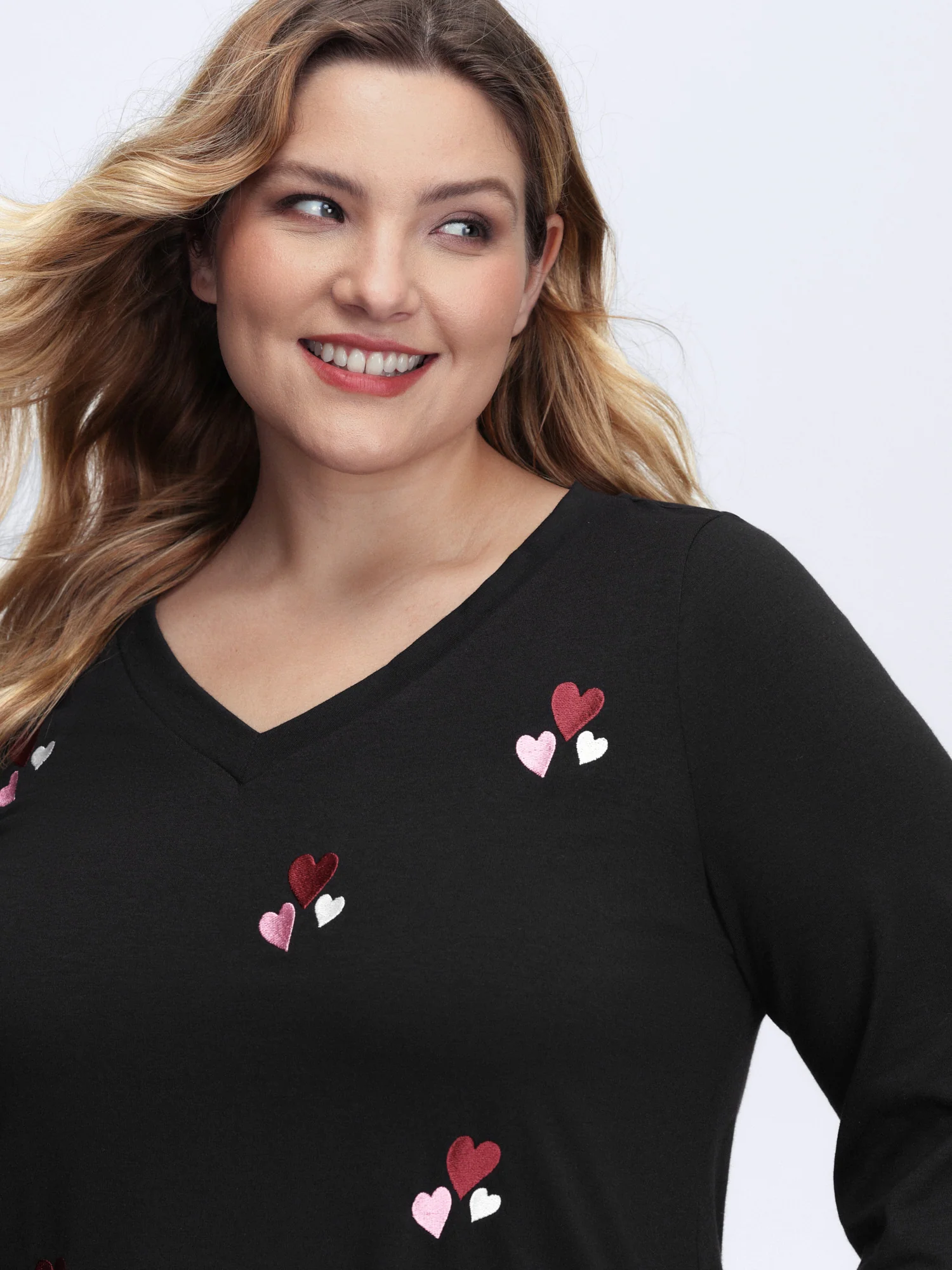 Stretchy Heart Embroidered V-Neck Knit T-Shirt - Image 2