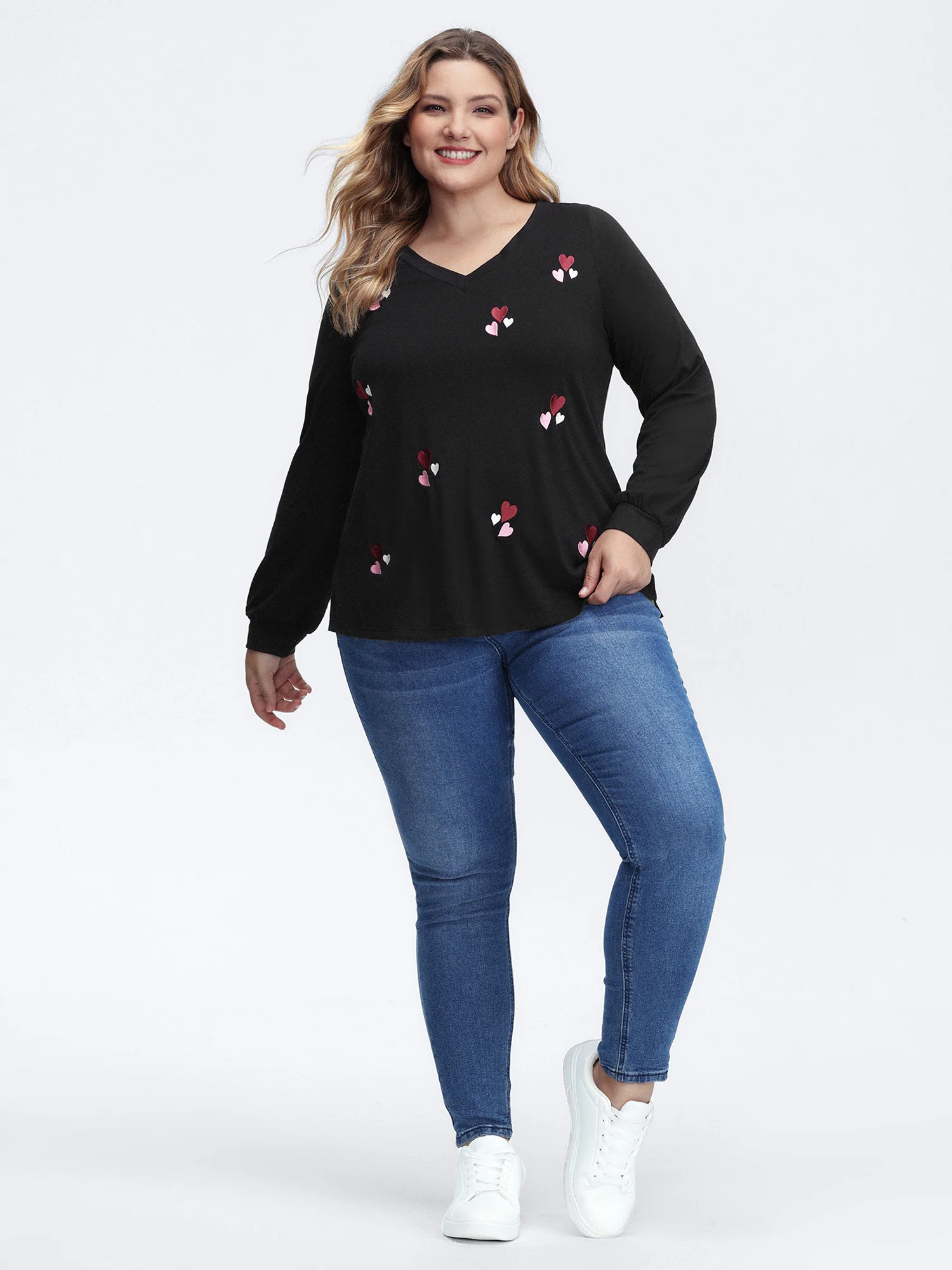 Stretchy Heart Embroidered V-Neck Knit T-Shirt - Image 3