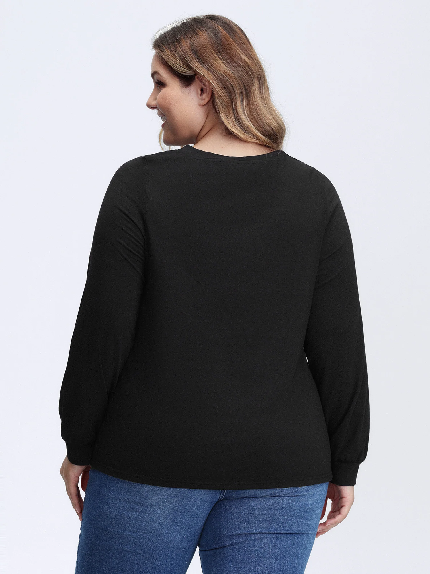 Stretchy Heart Embroidered V-Neck Knit T-Shirt - Image 5