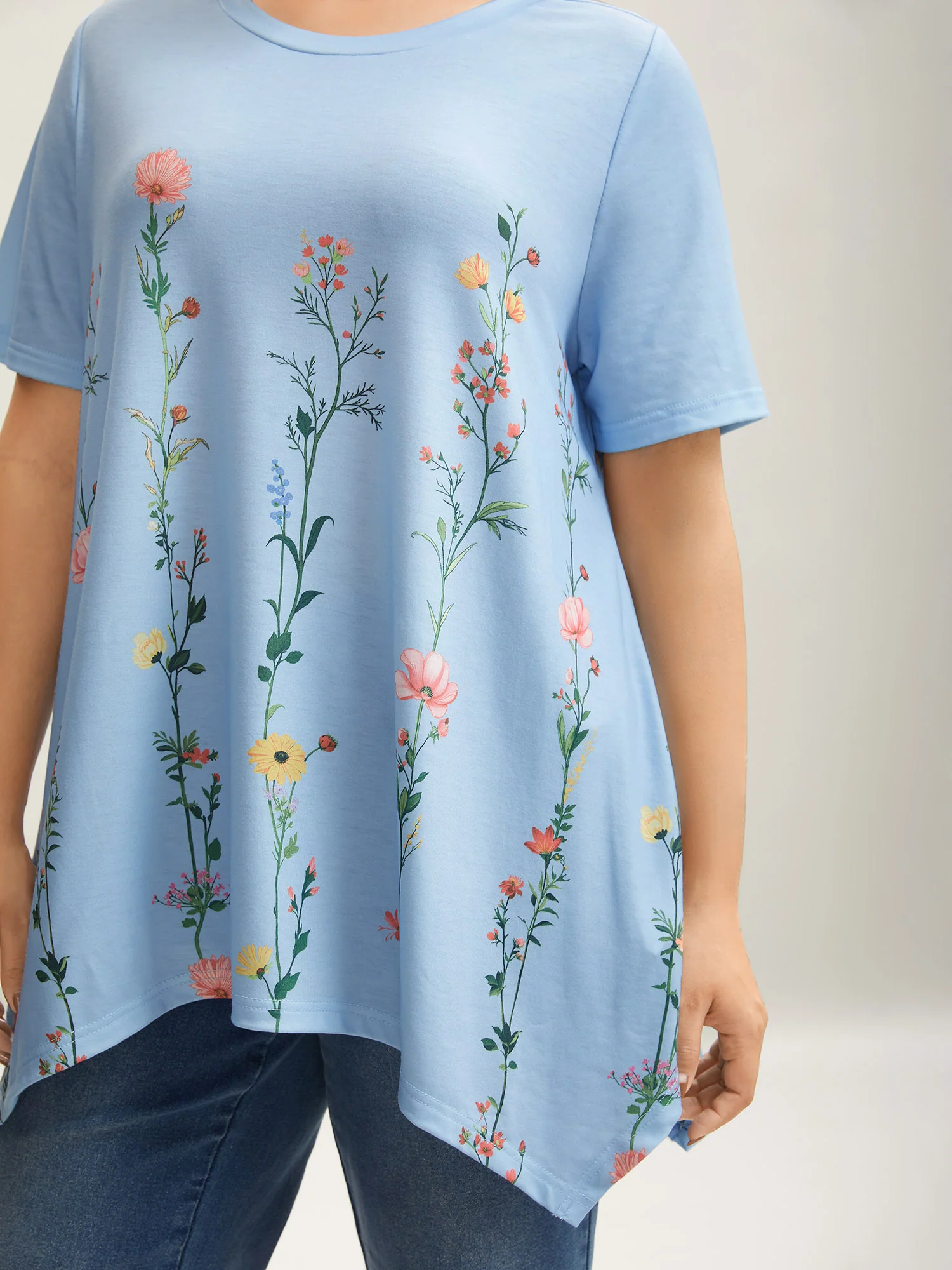 Stretchy Hi-Low Hem Floral T-Shirt - Image 10