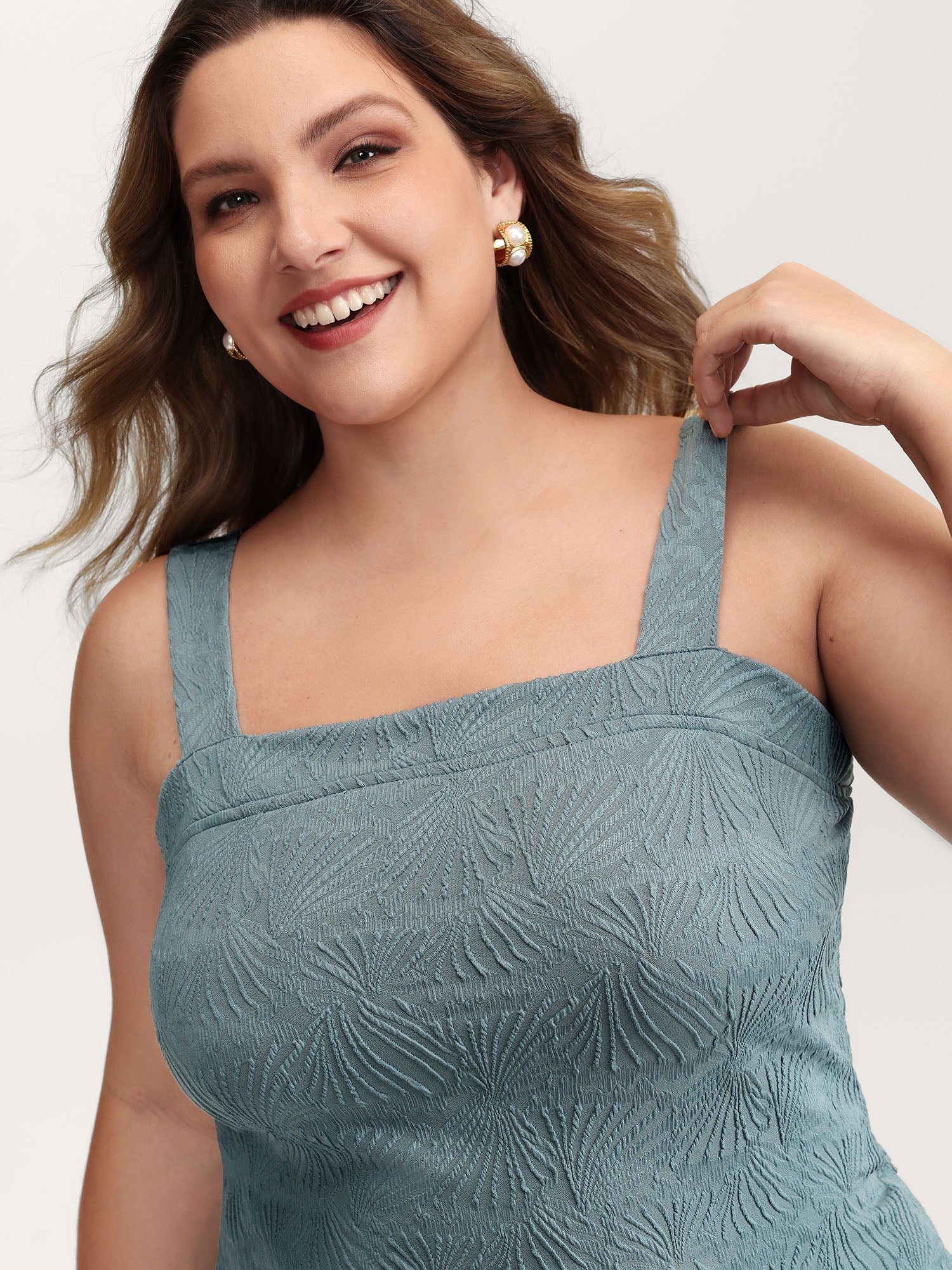 Stretchy Knit Wide Straps Fitted Tank Top - Image 2