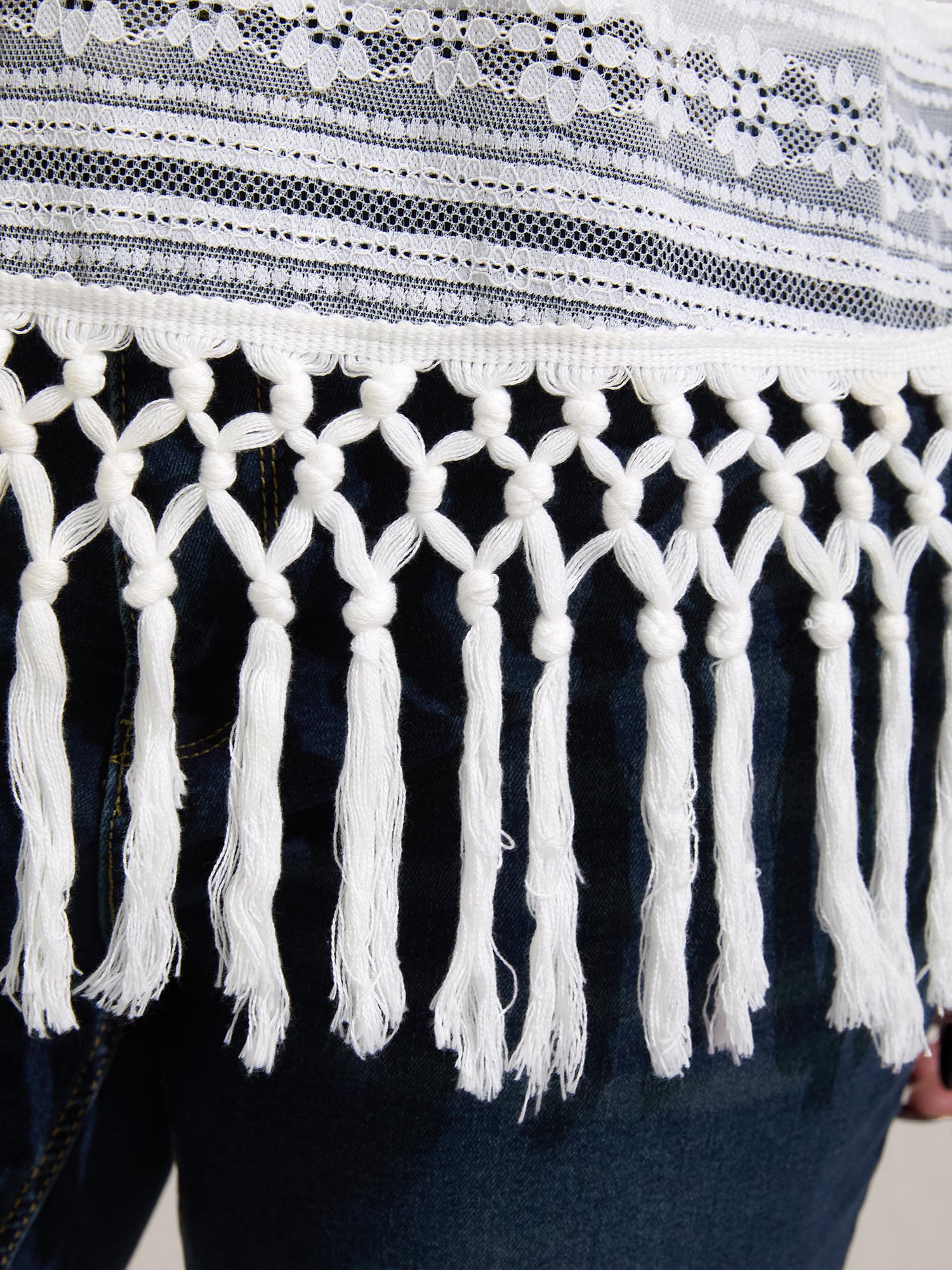 Stretchy Lace Tassel Hem Solid Top - Image 4