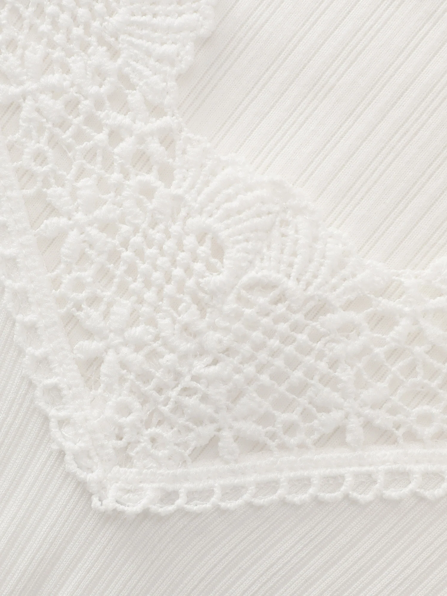 Stretchy Lace V-Neckline T-Shirt - Image 7