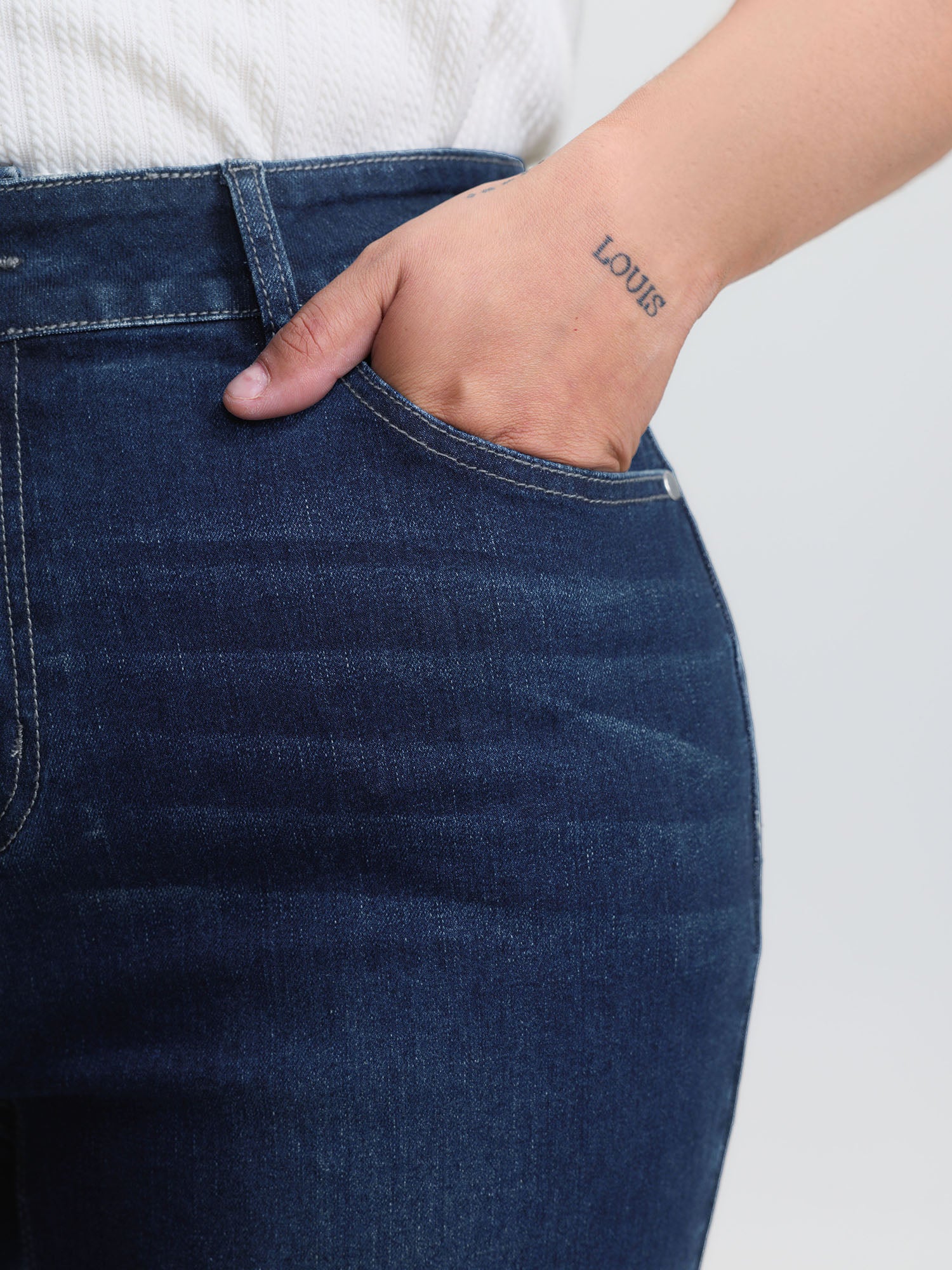Stretchy Mid-Rise Flared Jeans - Image 3