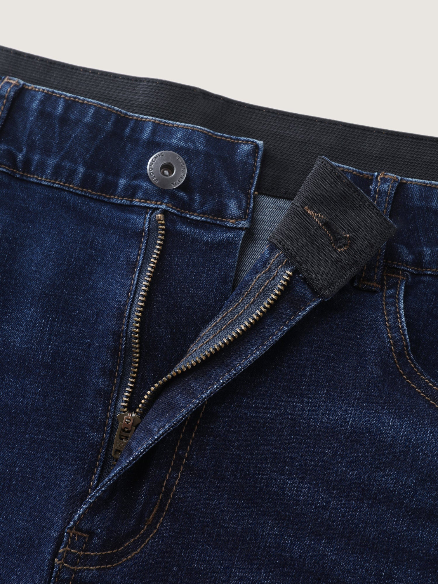 Stretchy Mid-Rise Skinny-Fit Denim Shorts - Image 7
