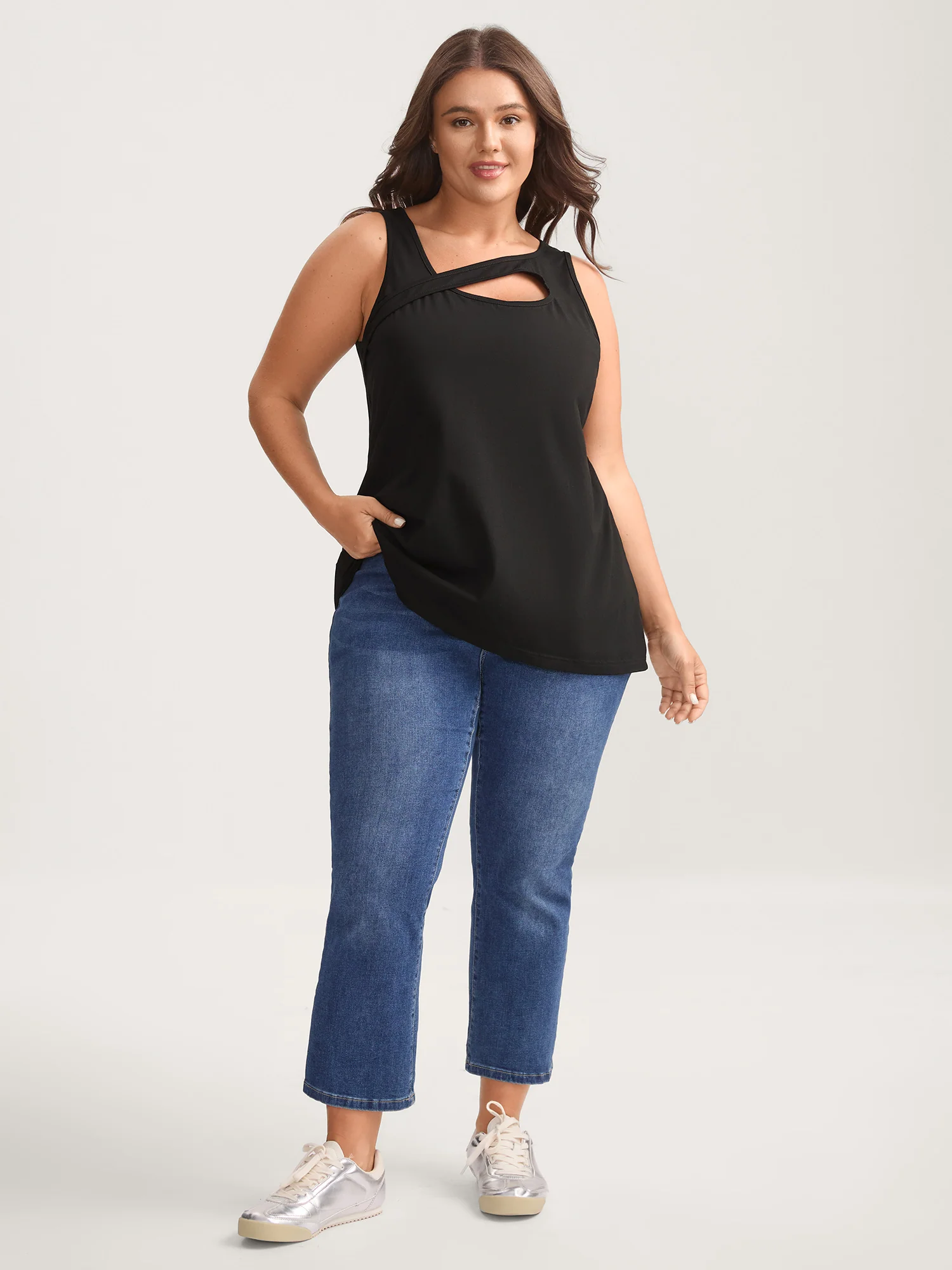 Stretchy Neck Cut-Out Solid Tank Top - Image 3