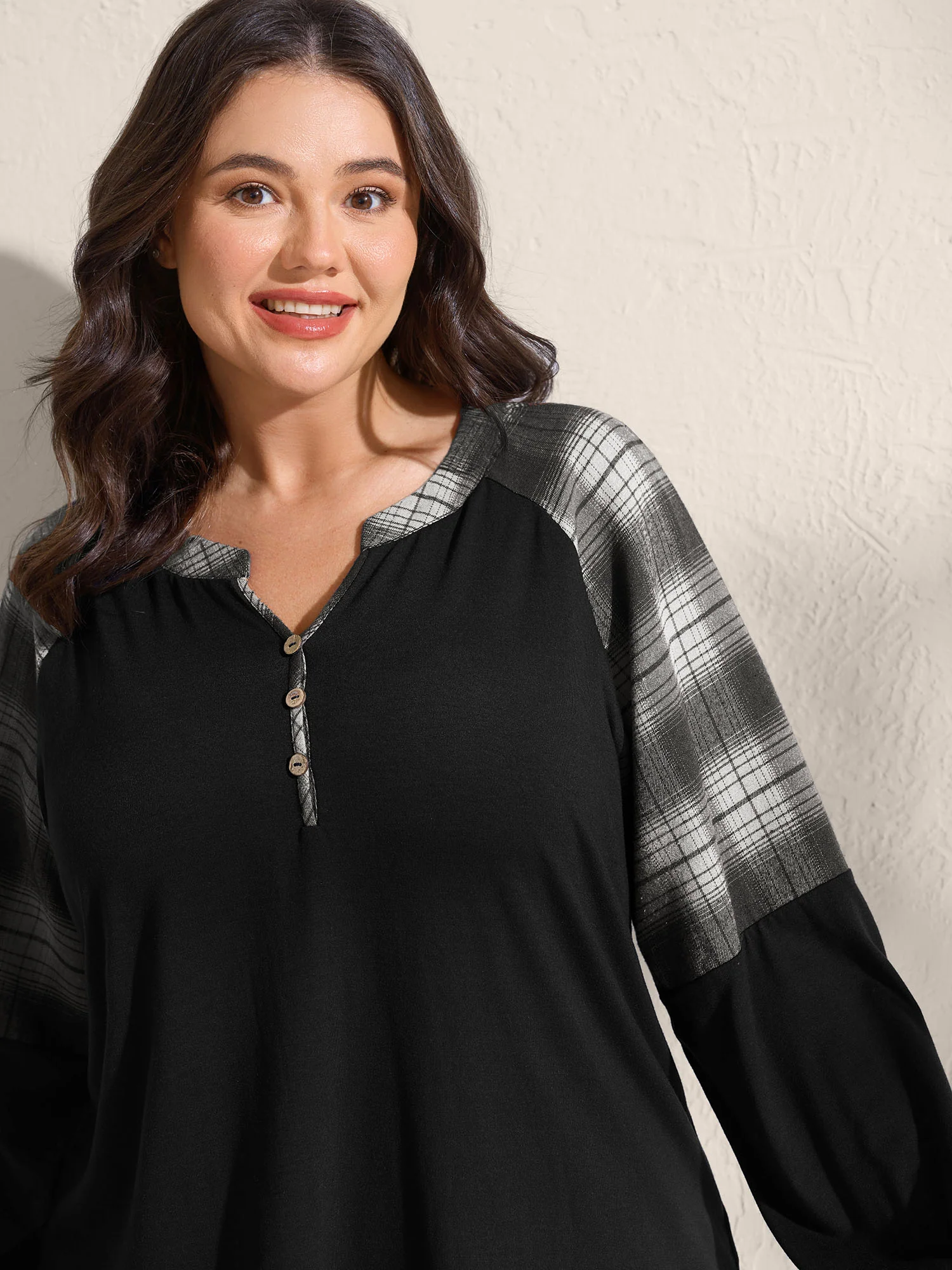 Stretchy Plaid Sleeve Split Neck T-Shirt - Image 9