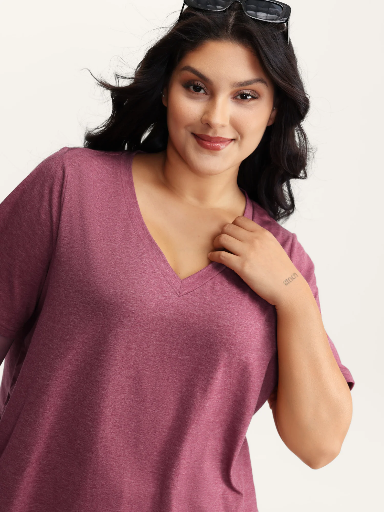 Stretchy Plain V-Neck T-Shirt - Image 2