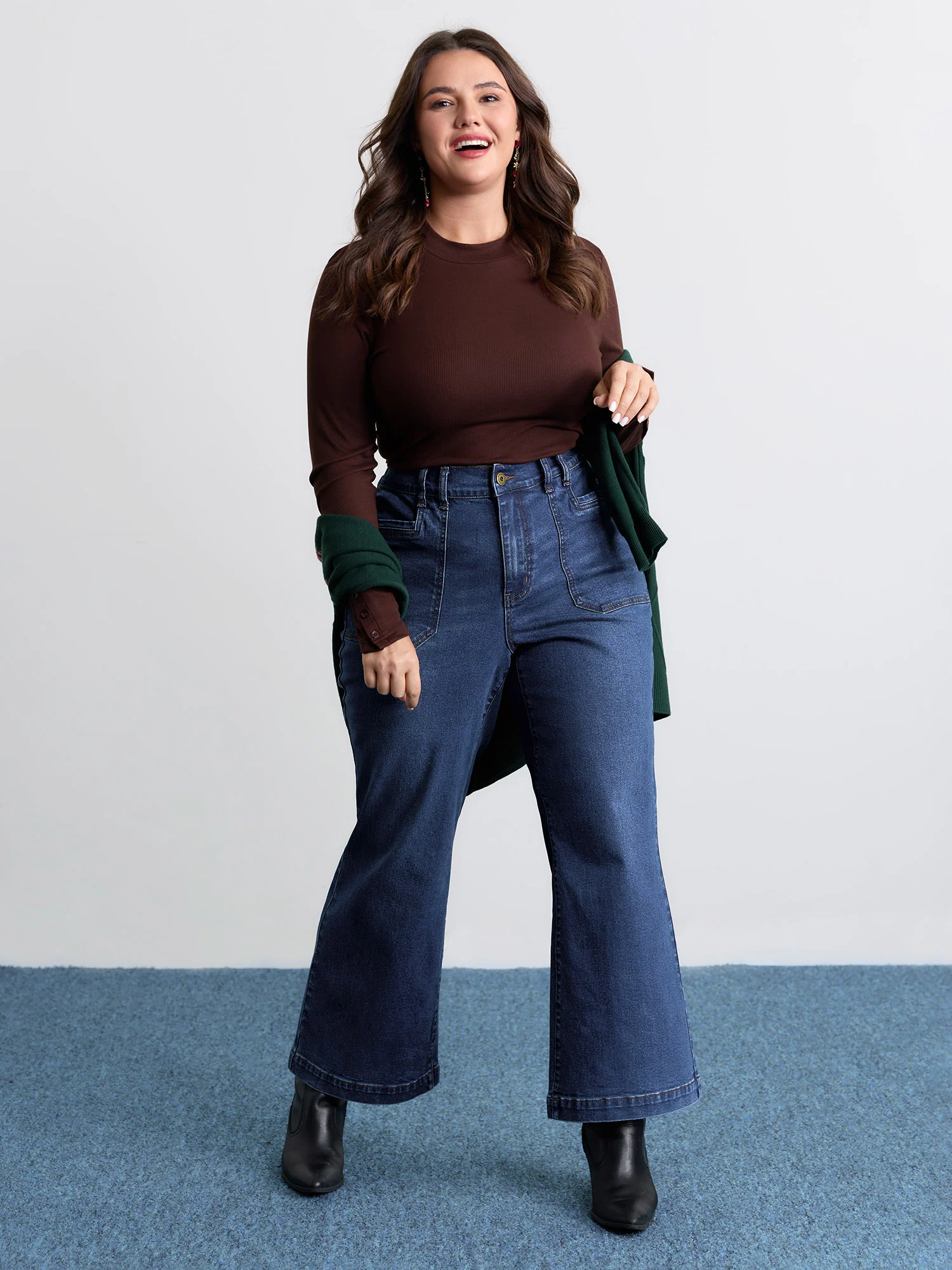 Stretchy Pockets Flared Jeans - Image 2