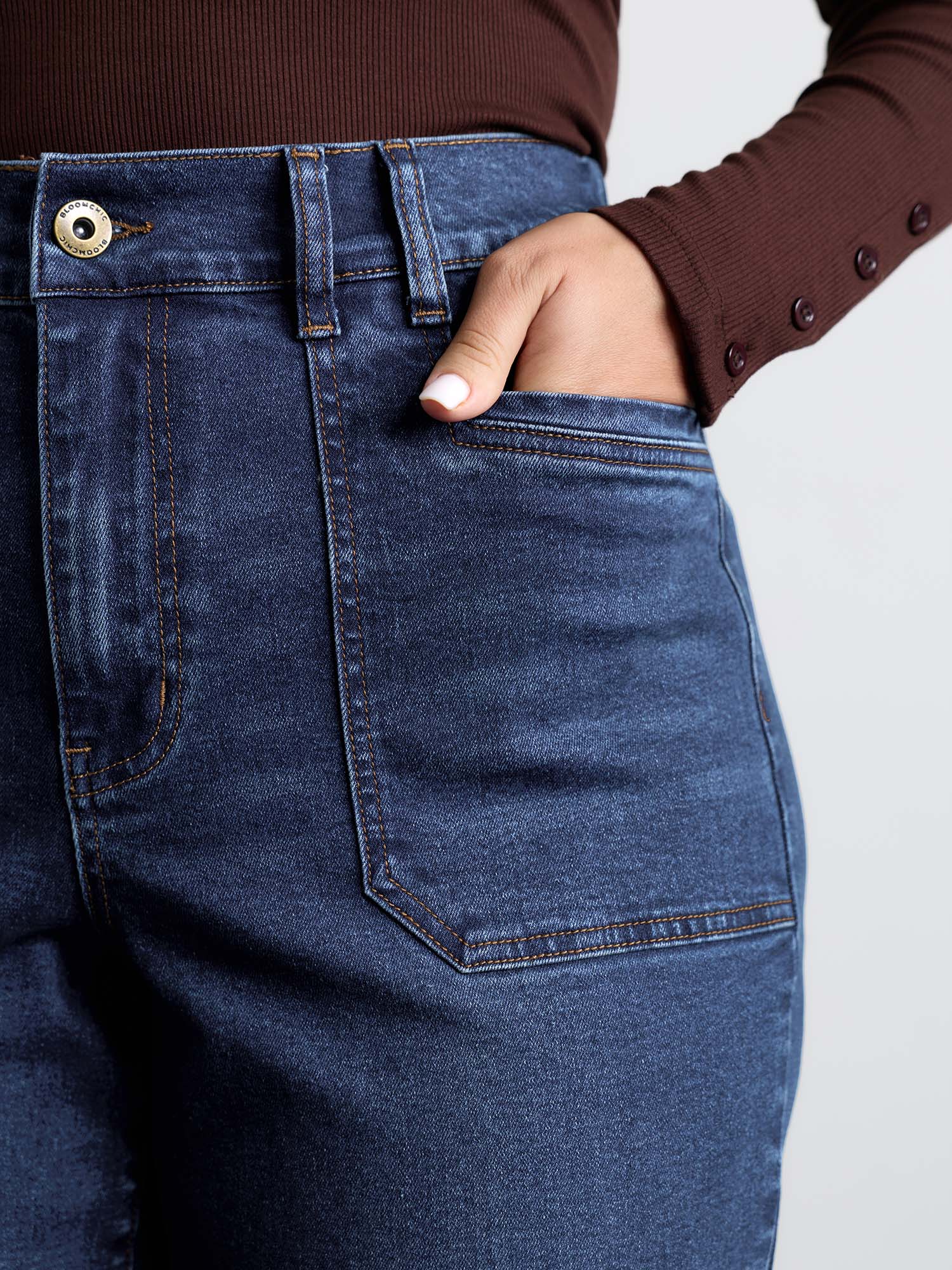 Stretchy Pockets Flared Jeans - Image 3