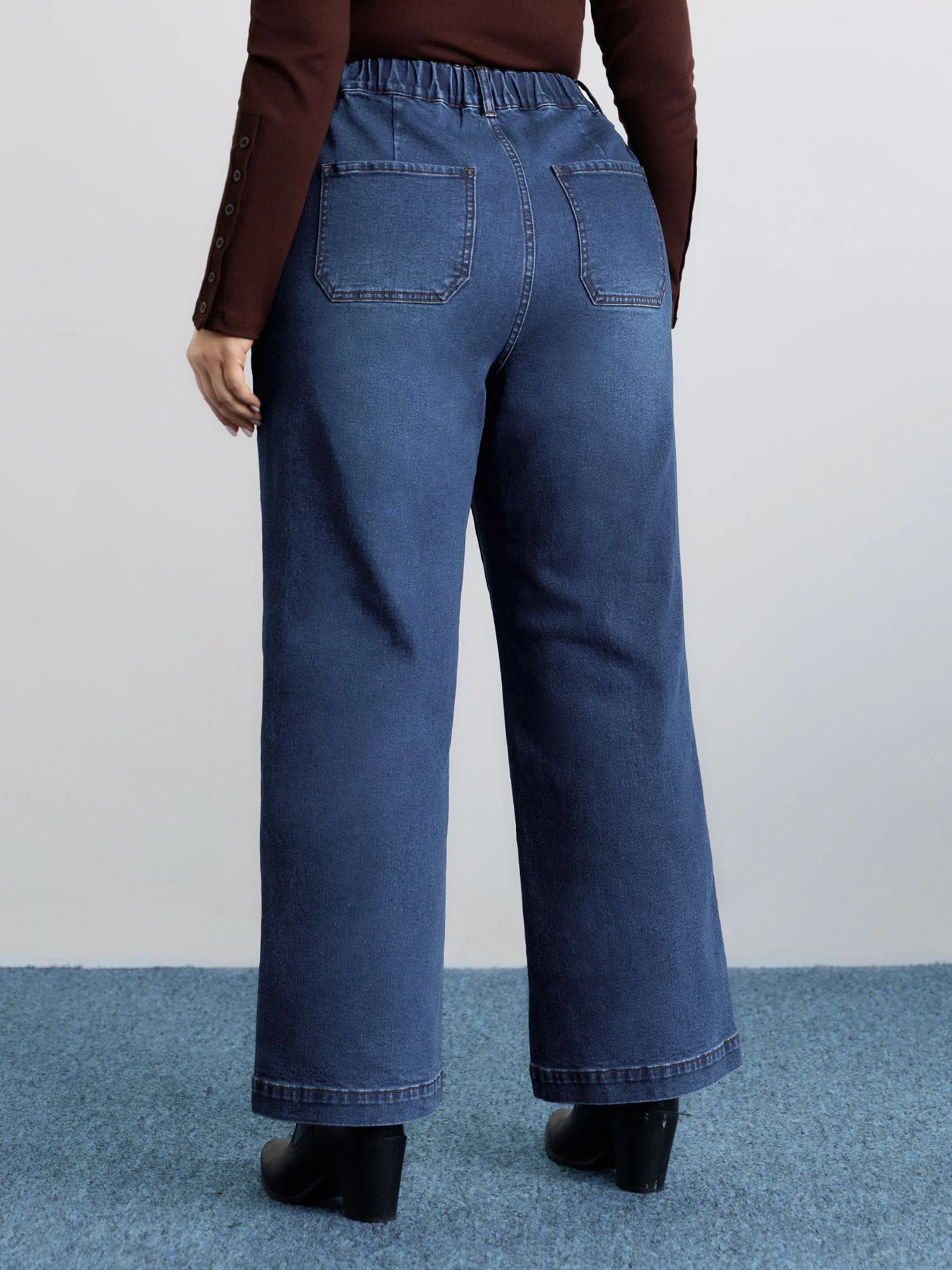 Stretchy Pockets Flared Jeans - Image 5